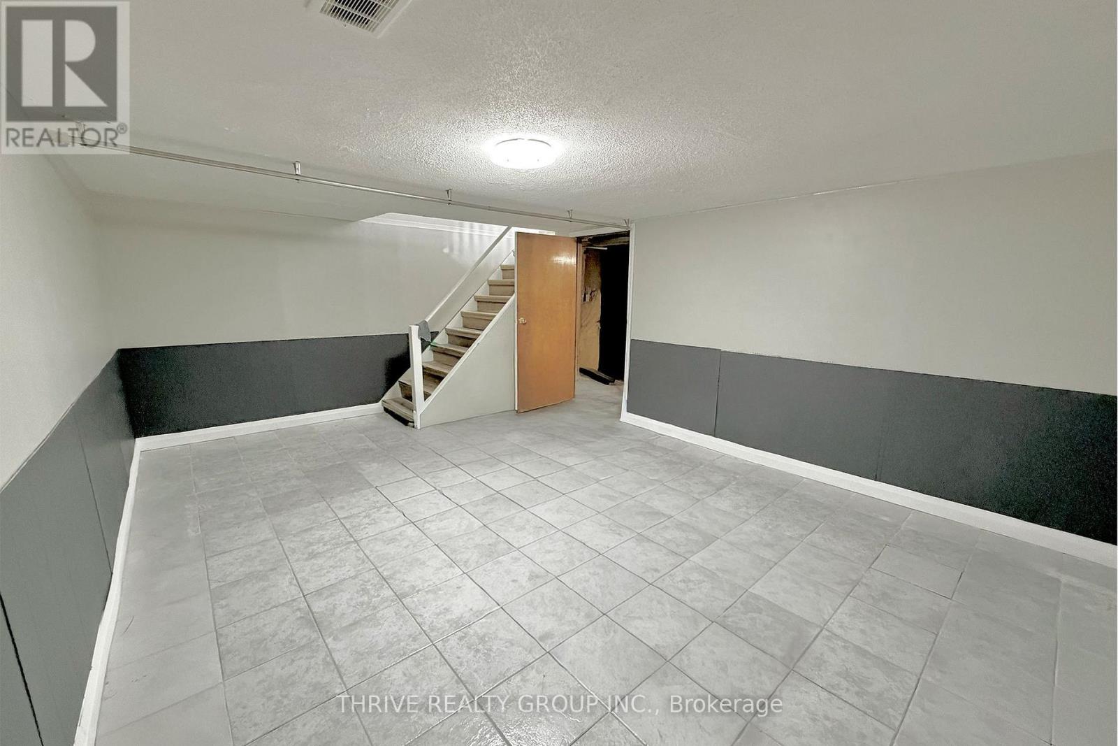 218 ADMIRAL DRIVE Property Photo