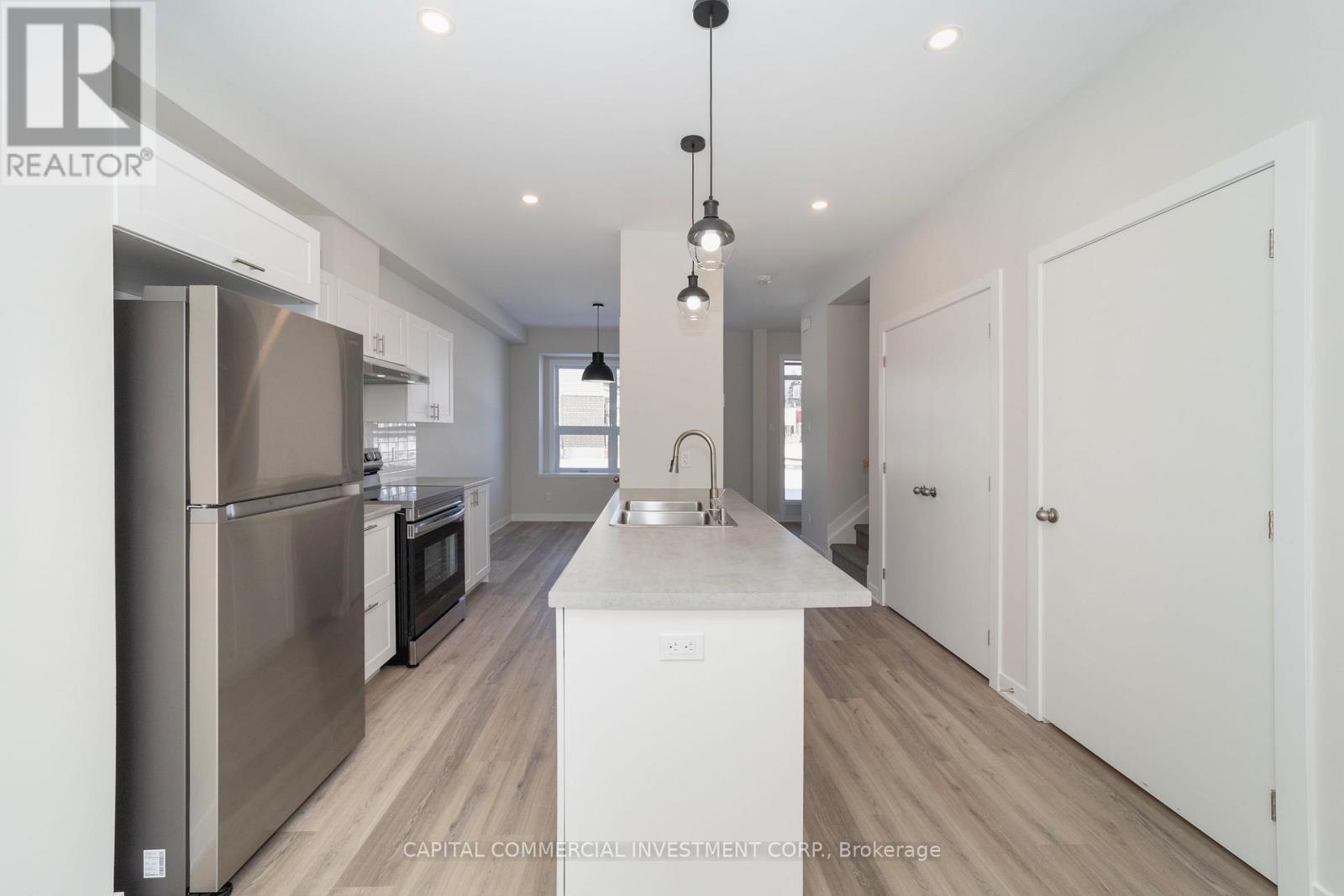 36 MAIN STREET E - 10