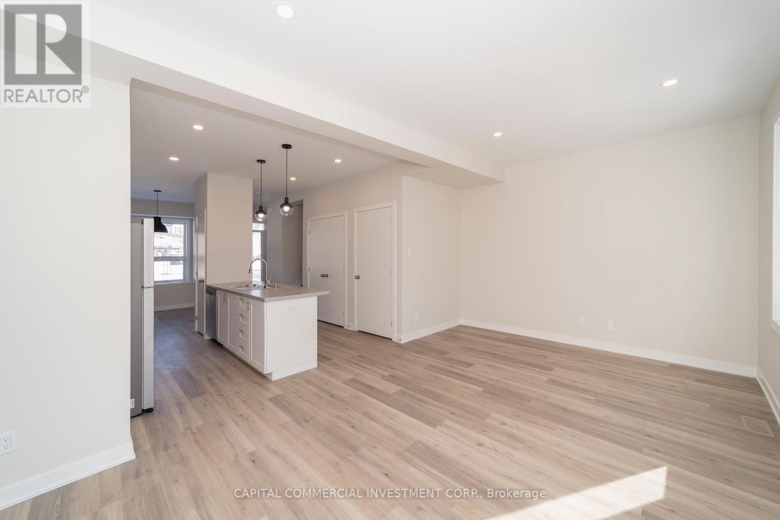 36 MAIN STREET E - 15