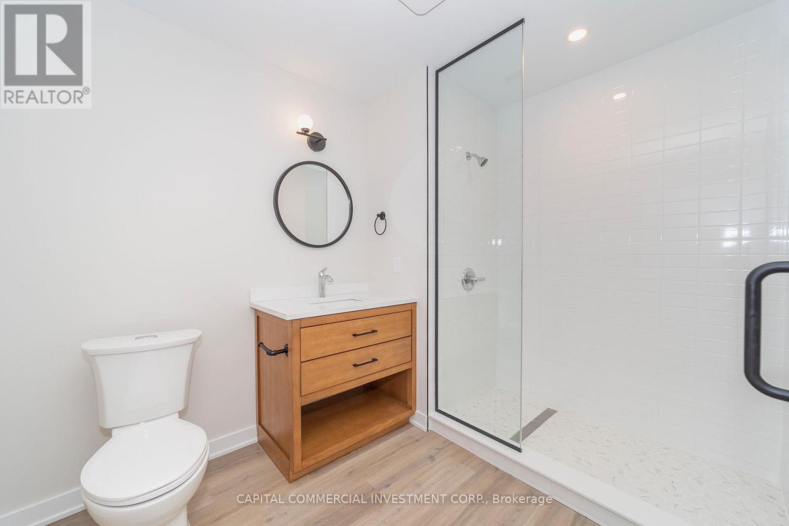 36 MAIN STREET E - 16