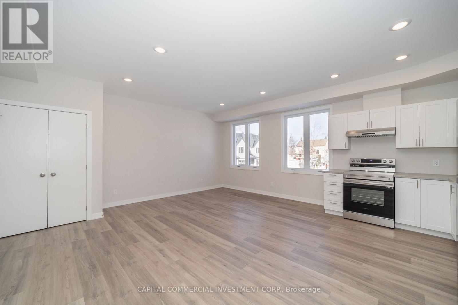 36 MAIN STREET E - 8