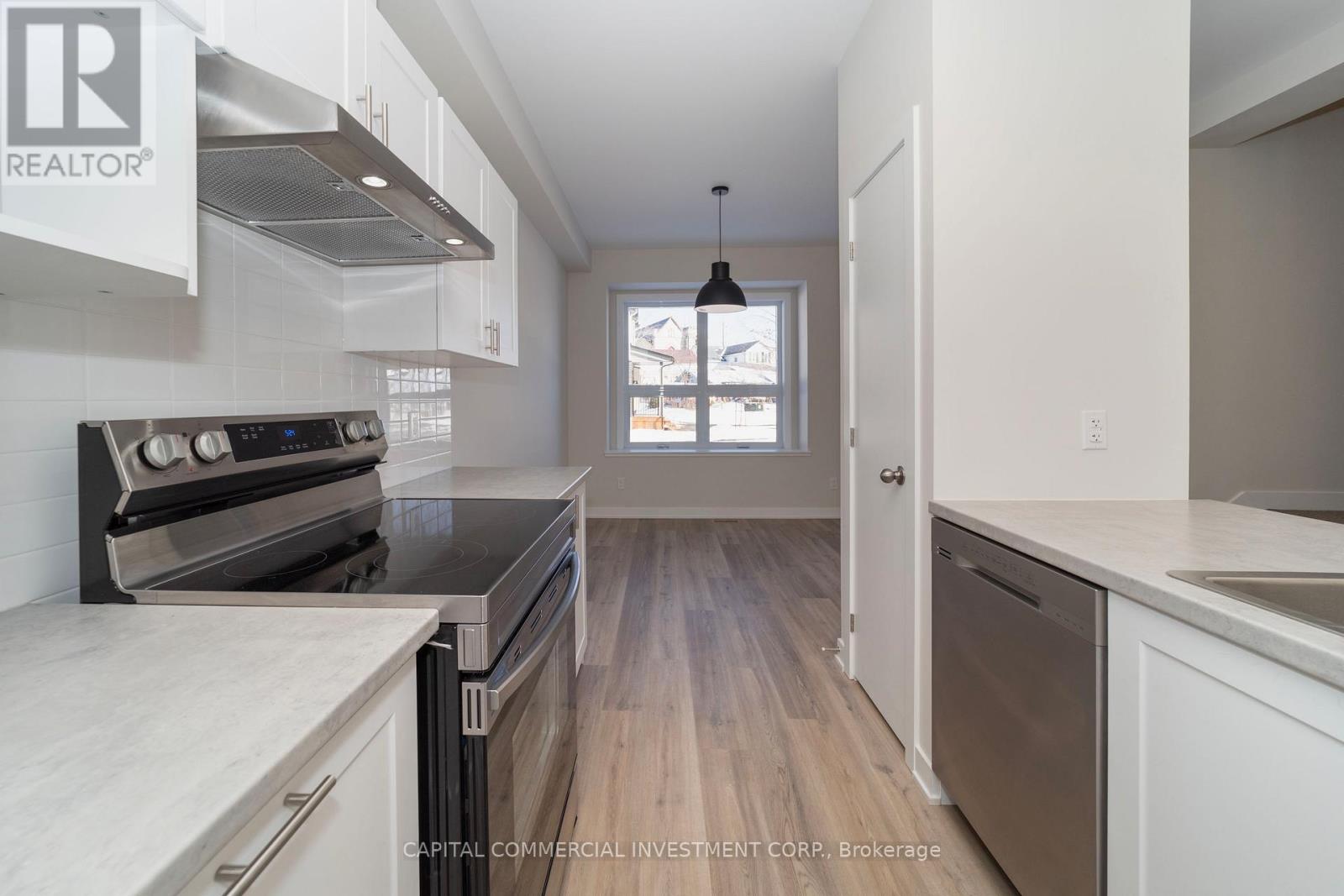 36 MAIN STREET E - 9