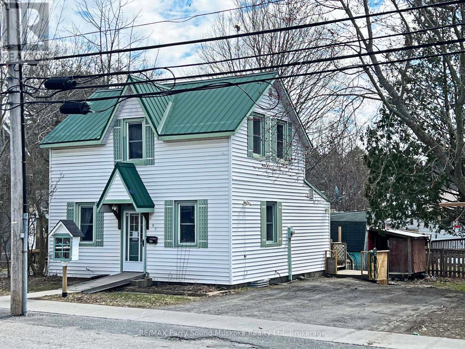 2 Story Parry Sound Charmer!