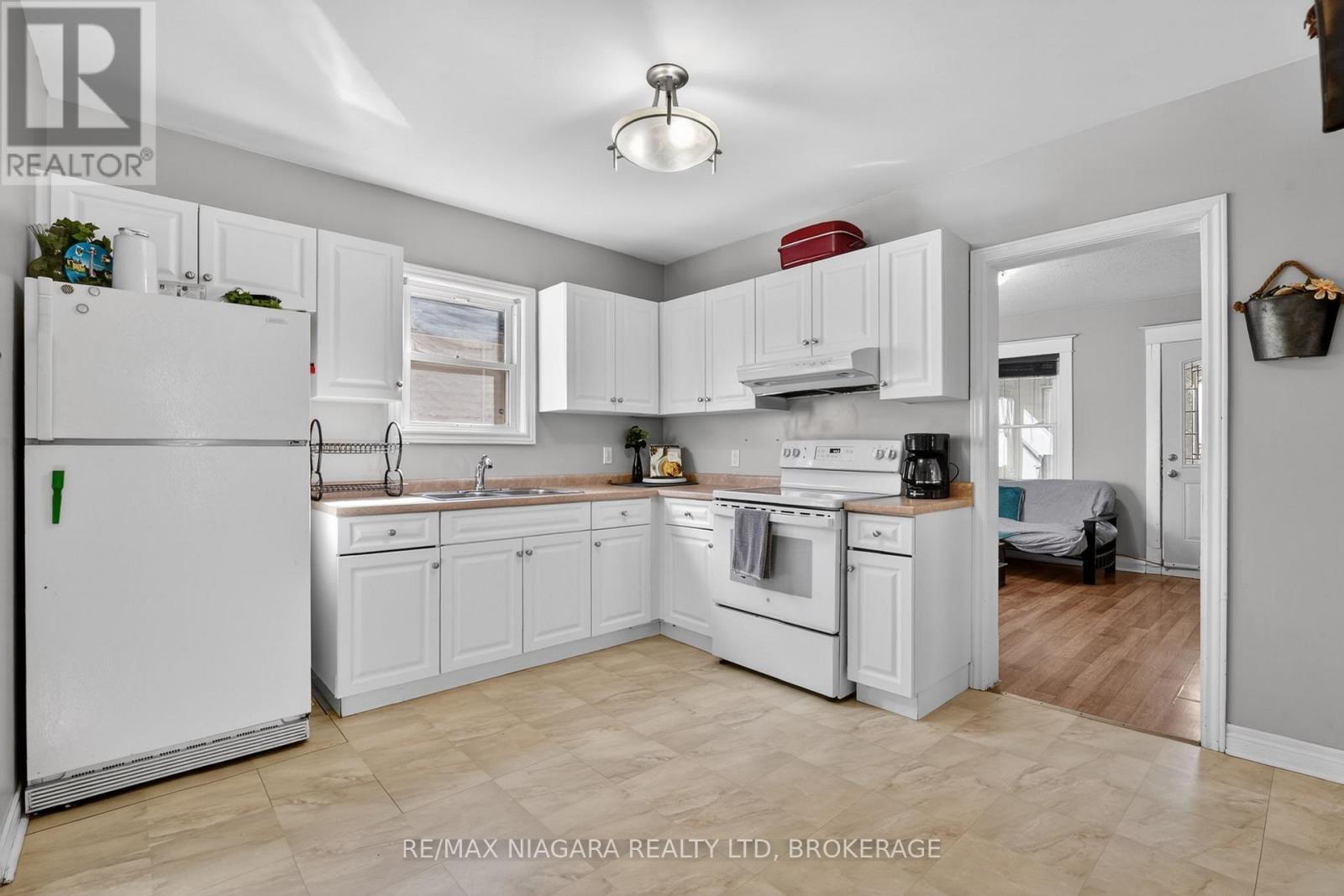 214 NIAGARA STREET - 3