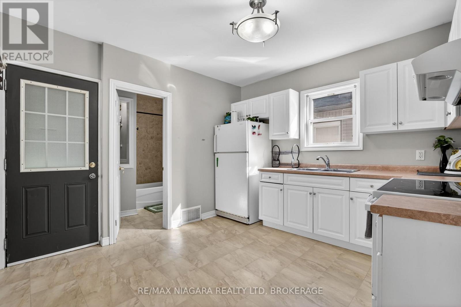 214 NIAGARA STREET - 5
