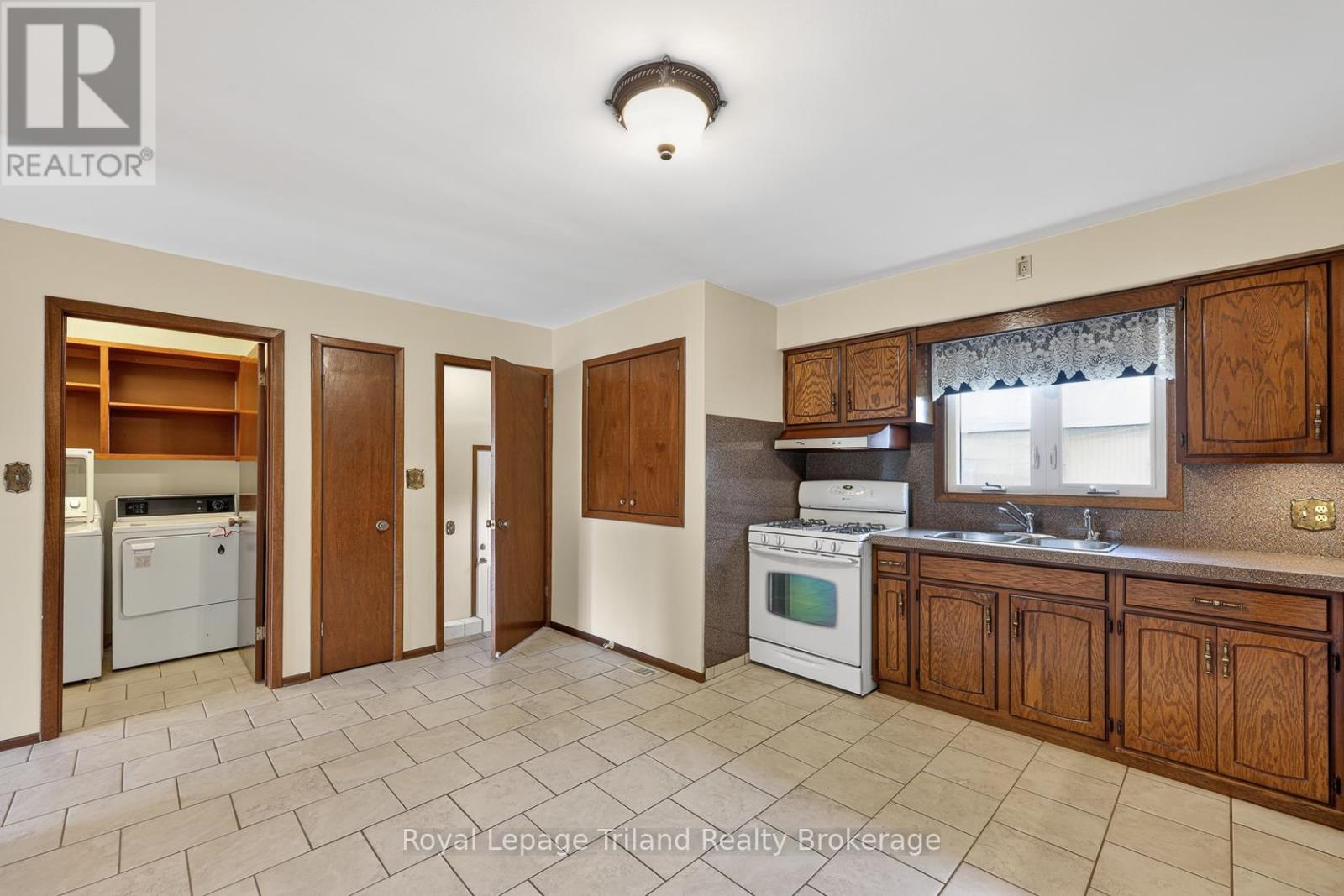 128 LOVEYS STREET E — photo 10