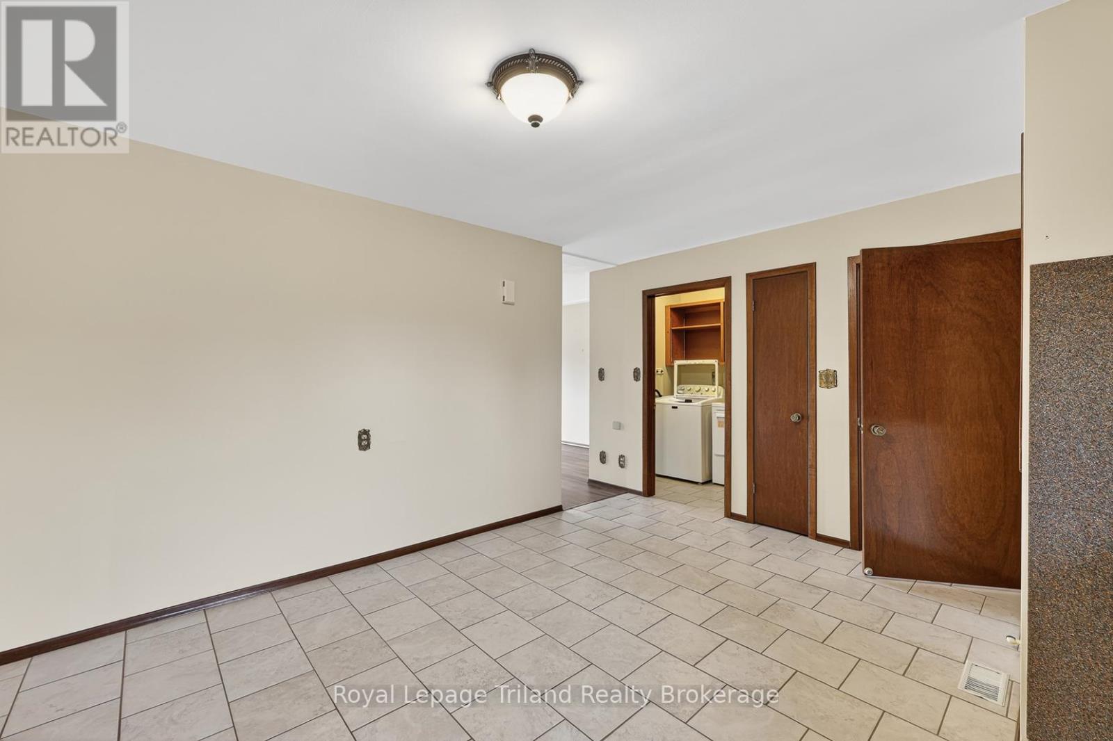 128 LOVEYS STREET E — photo 12