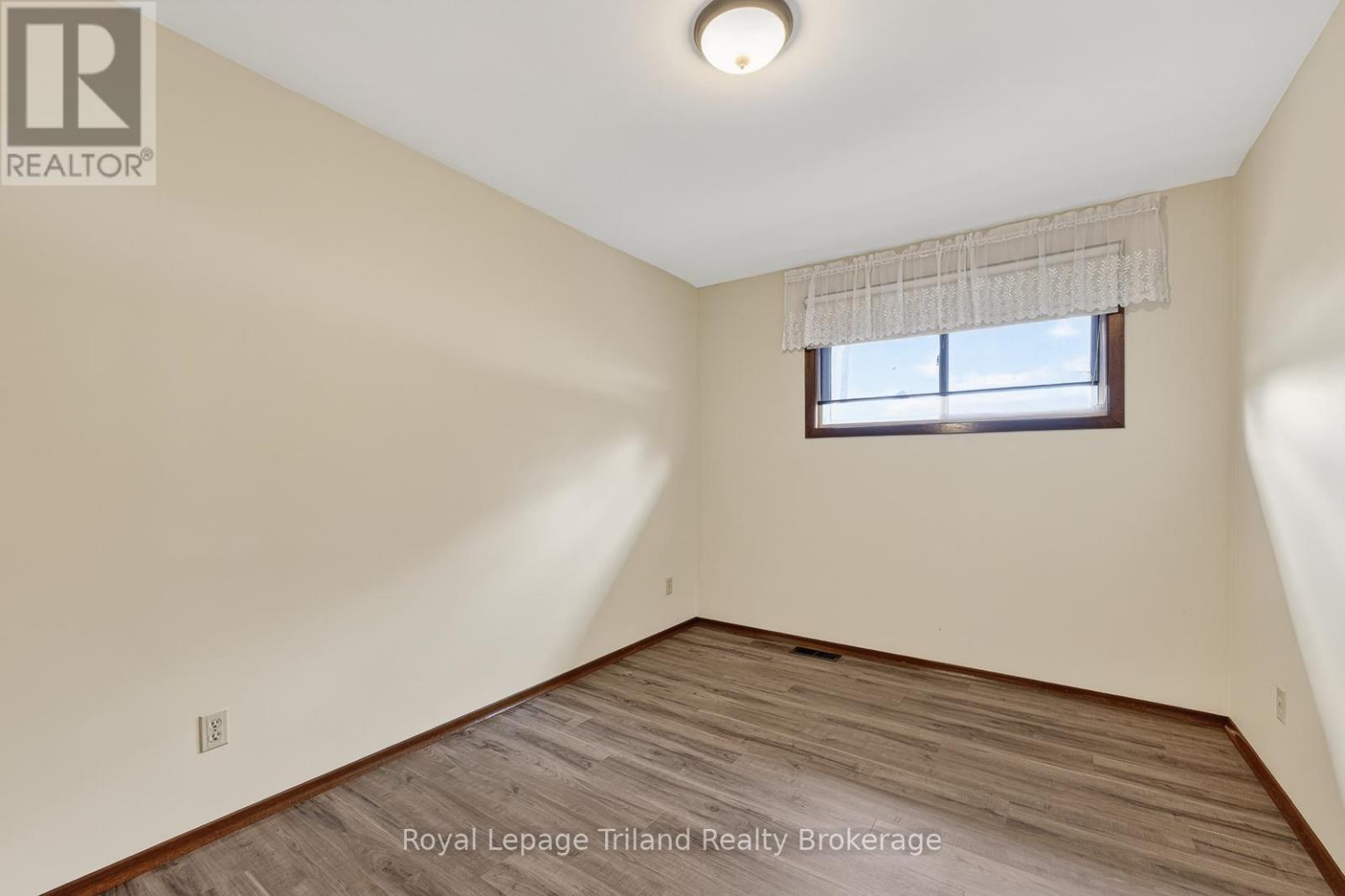 128 LOVEYS STREET E — photo 17