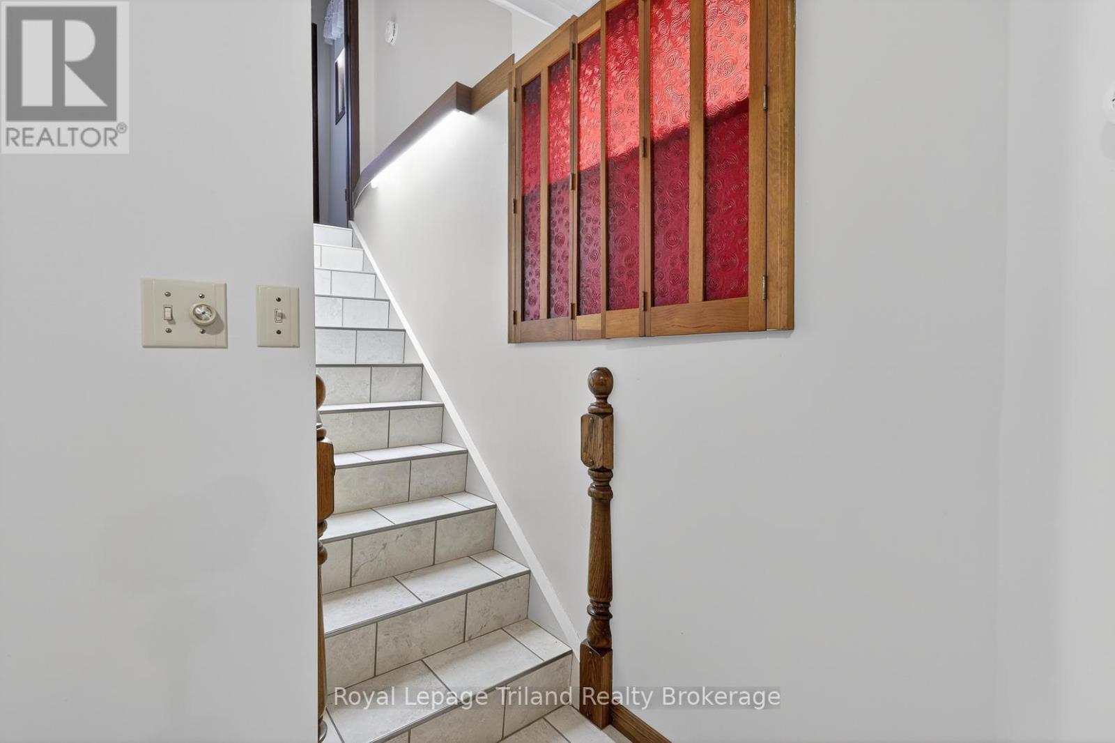 128 LOVEYS STREET E — photo 18