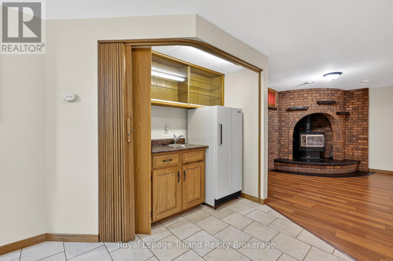 128 LOVEYS STREET E — photo 19