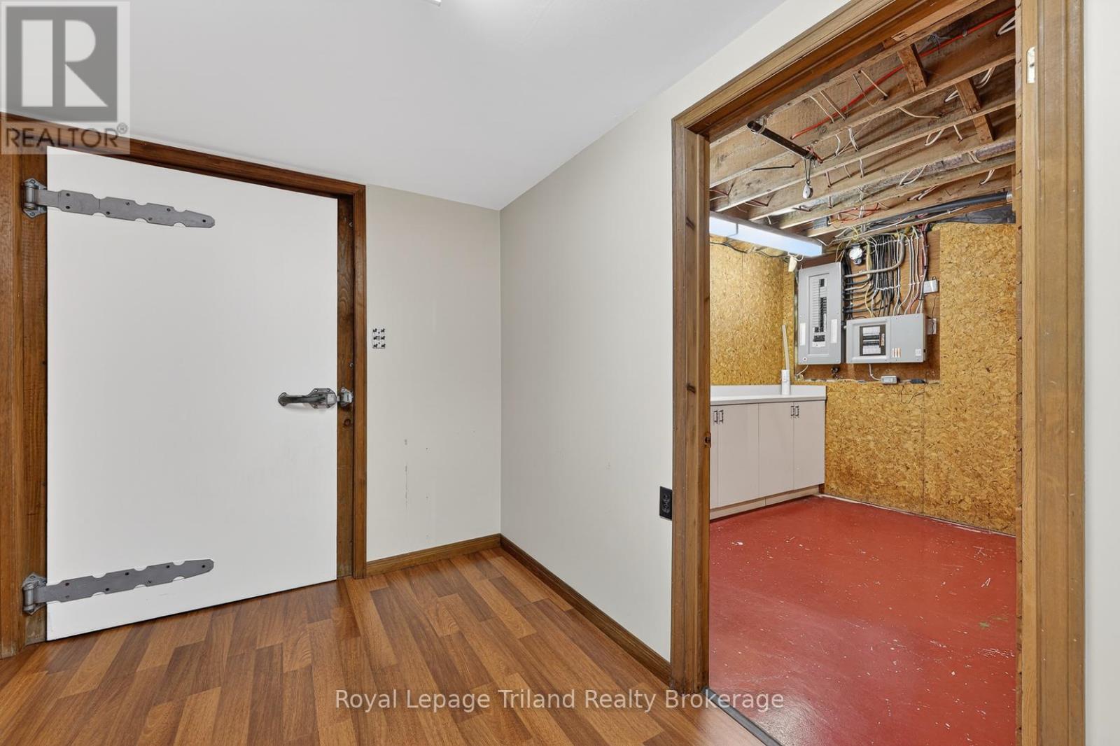 128 LOVEYS STREET E — photo 26