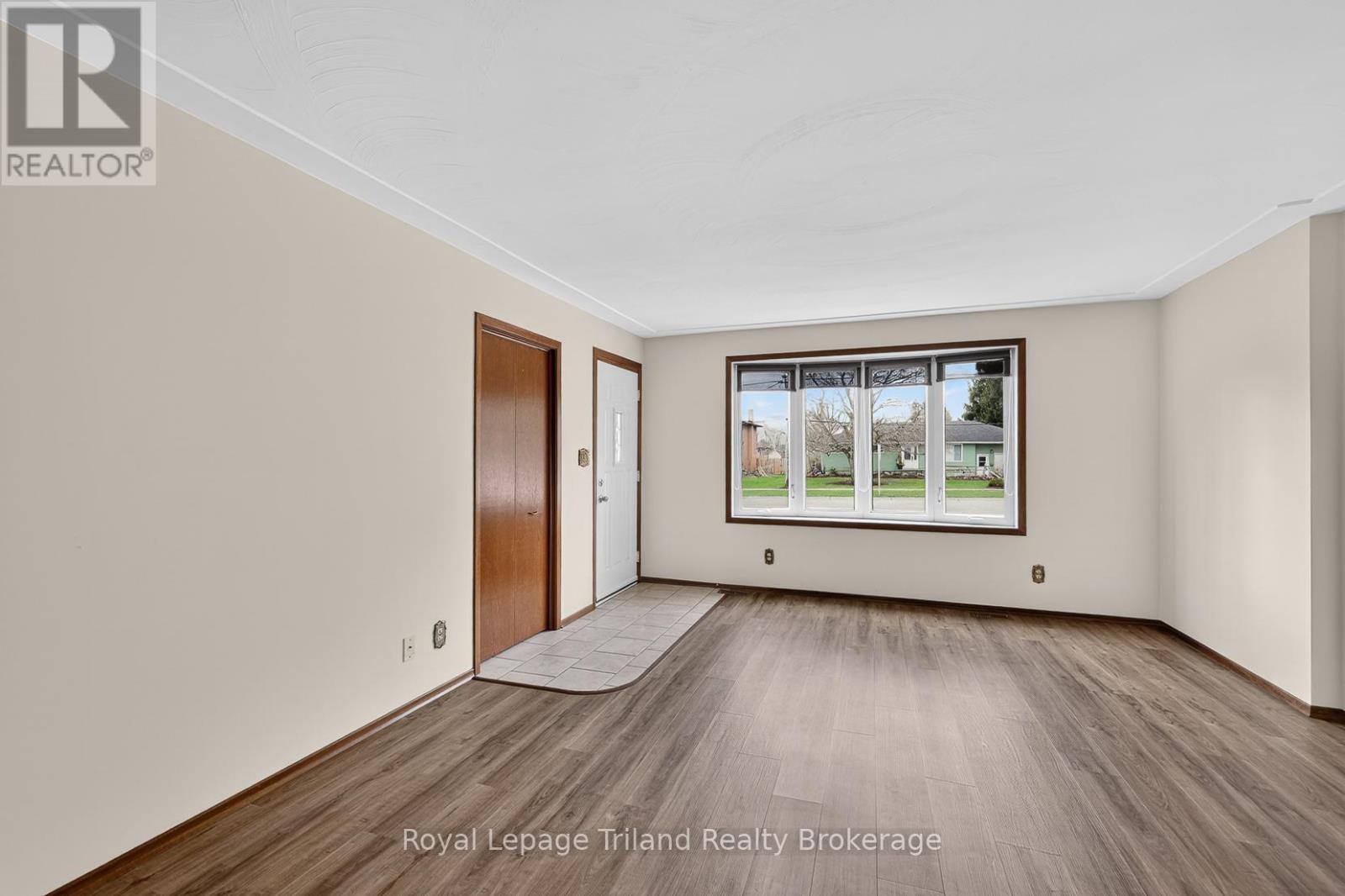 128 LOVEYS STREET E — photo 6