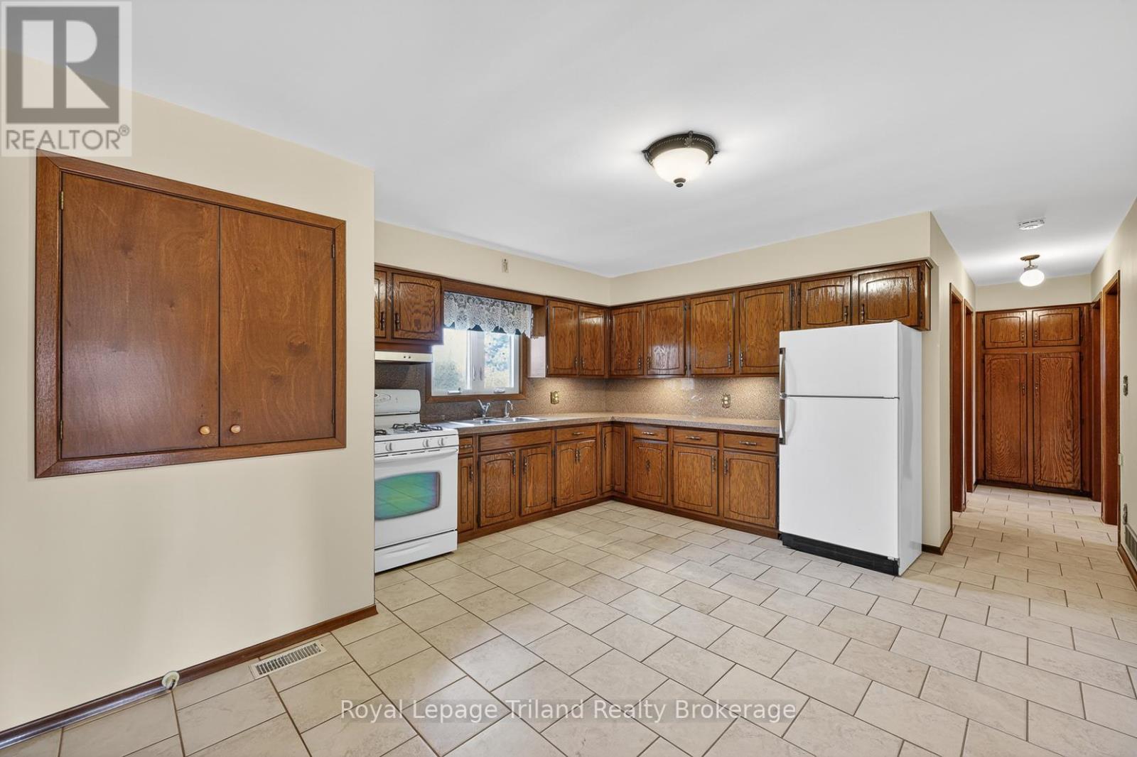 128 LOVEYS STREET E — photo 8