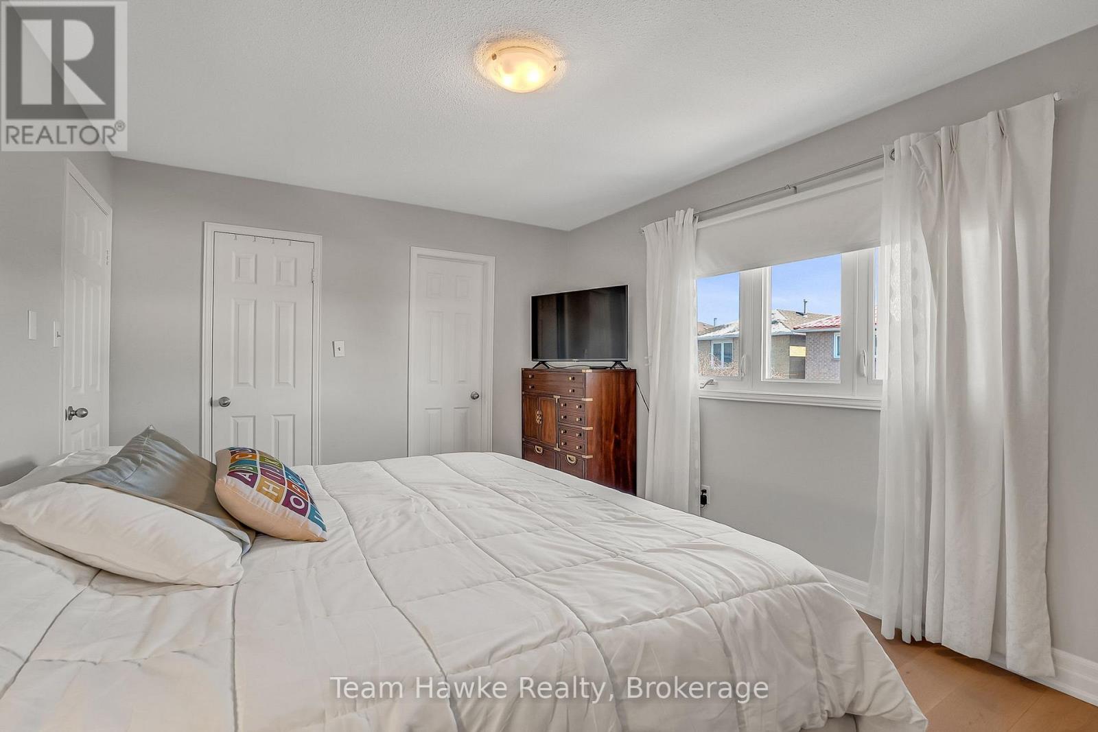 15 WHITE BOULEVARD - 15