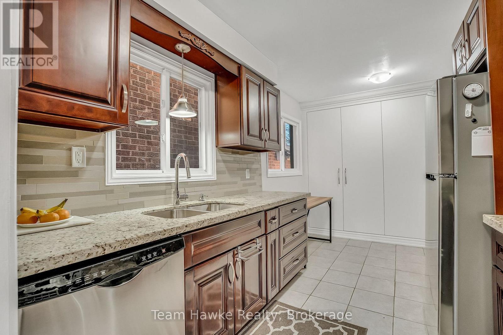 15 WHITE BOULEVARD - 9