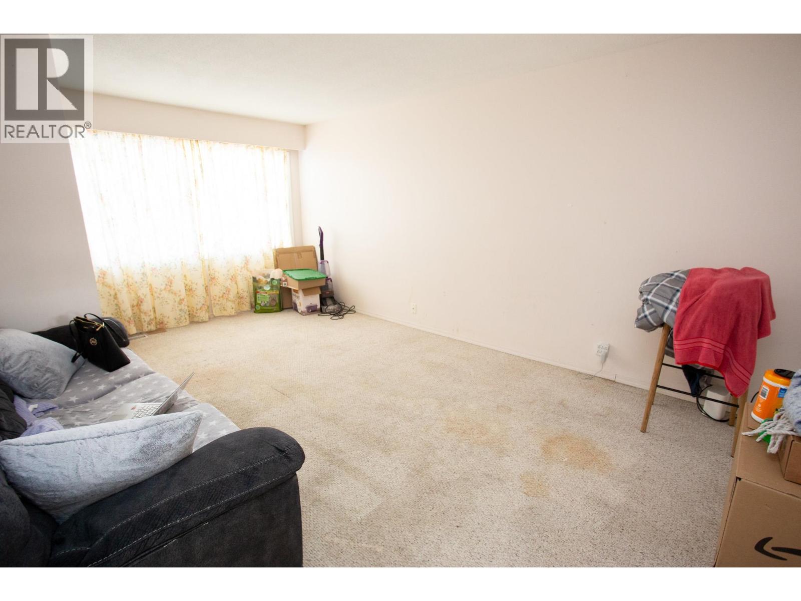 Photo 8 of 23 — 1402 FRASER CRESCENT · Prince George, BC