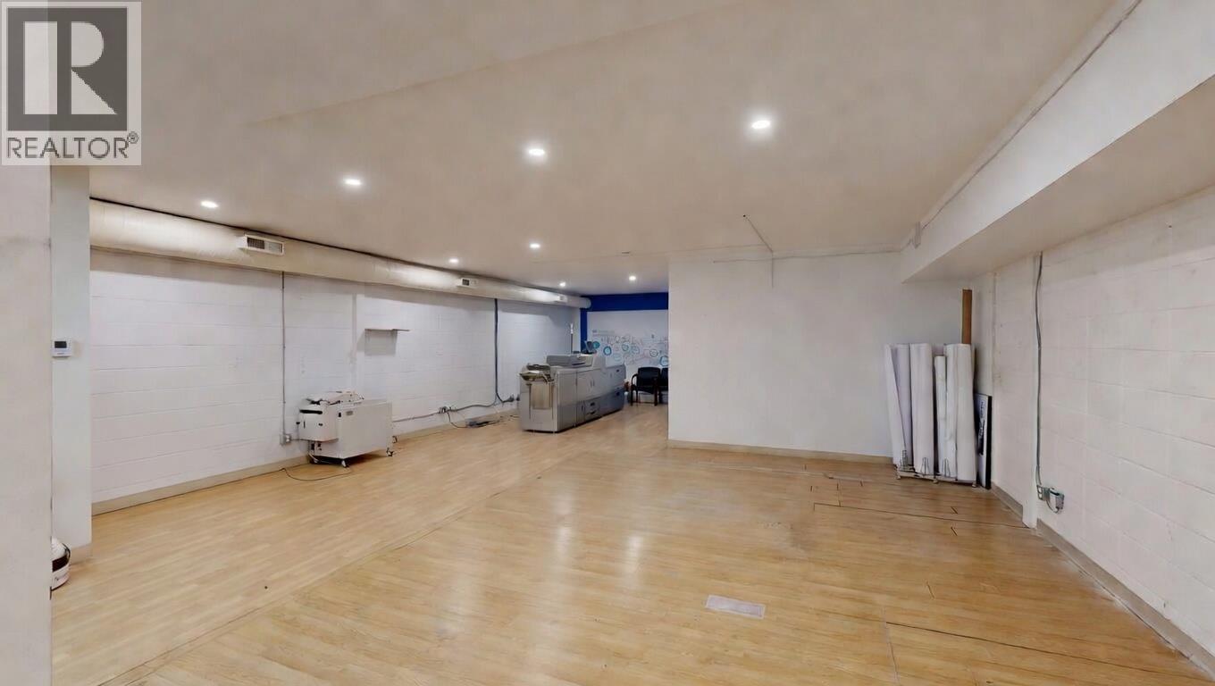  555 Lawrence Avenue, Kelowna