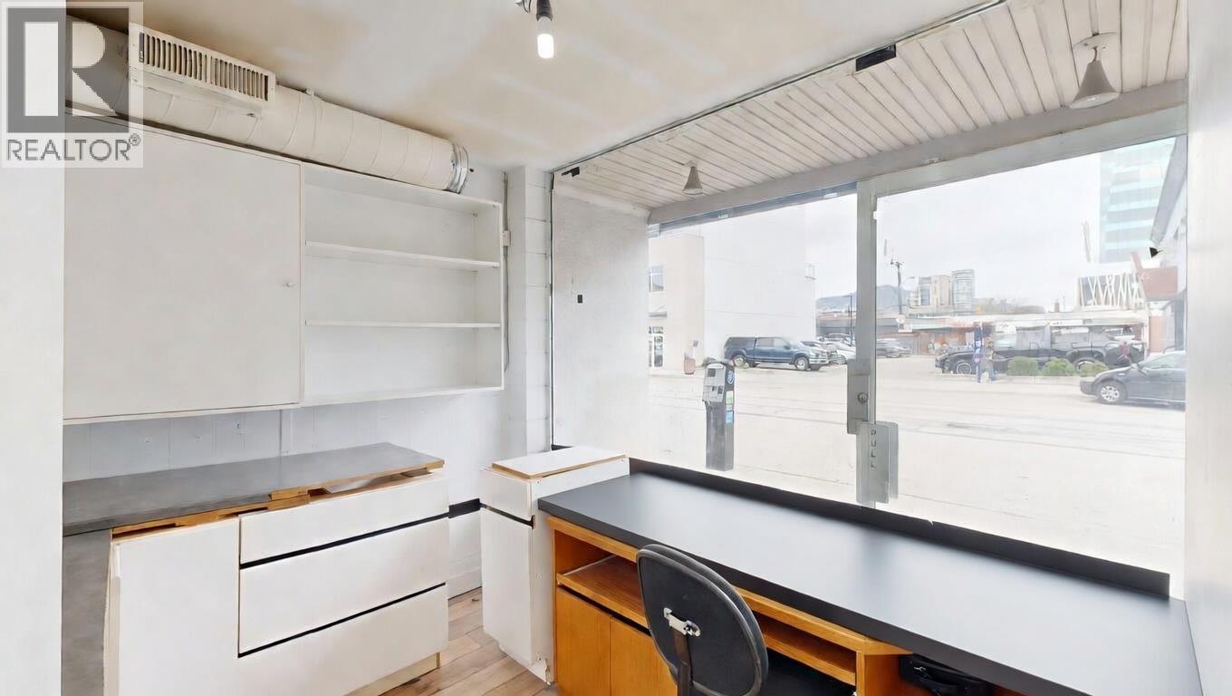  555 Lawrence Avenue, Kelowna