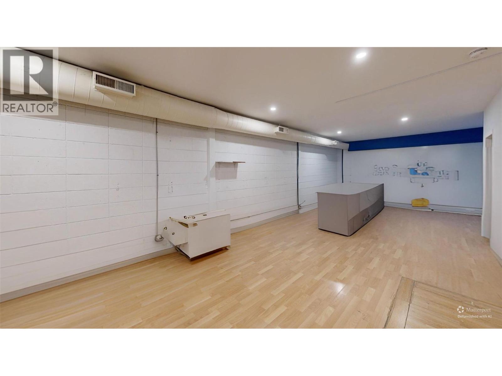  555 Lawrence Avenue, Kelowna