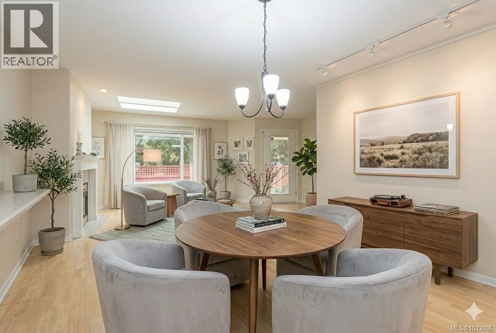 #9 850 ARBUTUS ST - Image 2