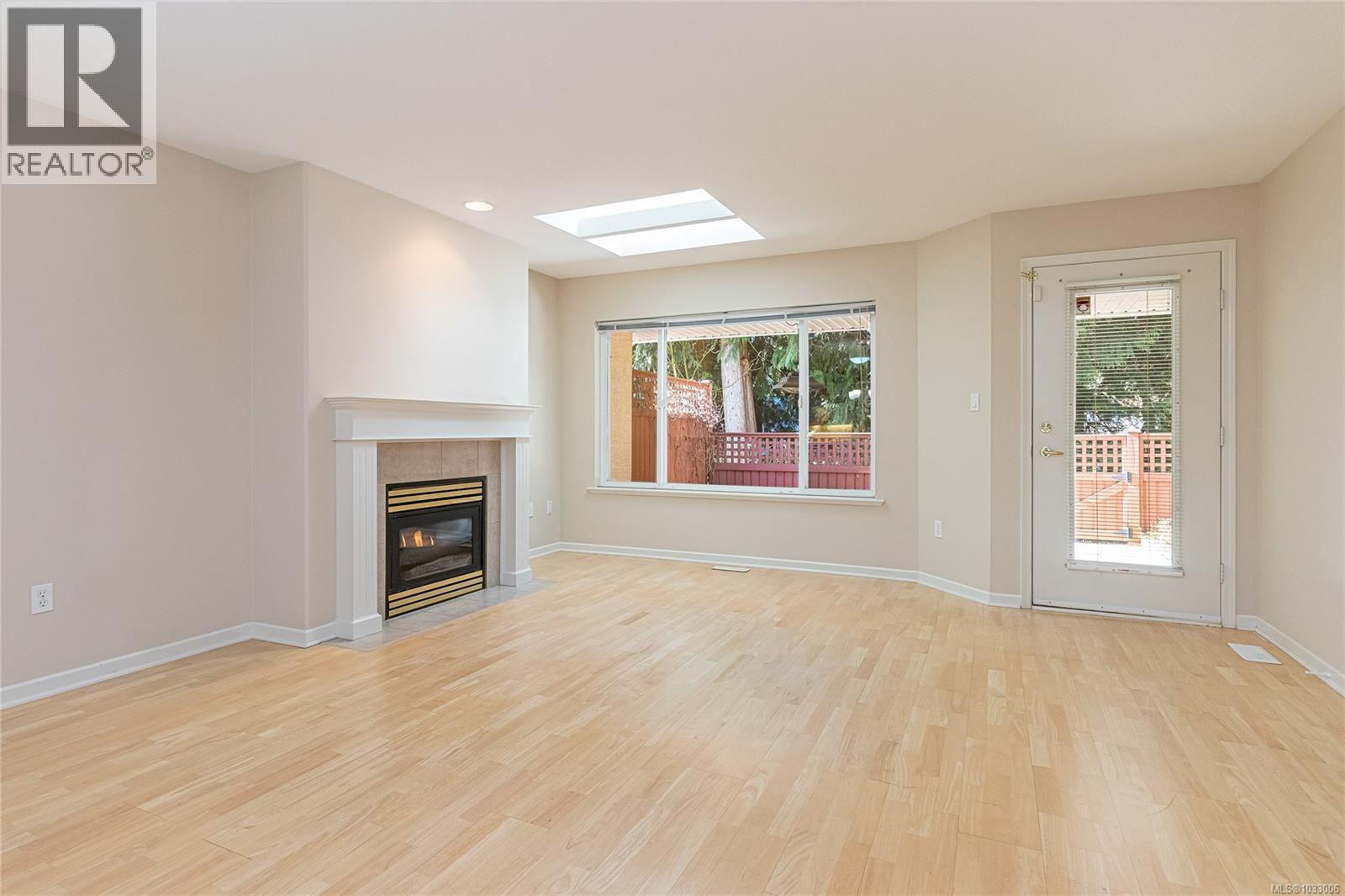 #9 850 ARBUTUS ST - Image 3