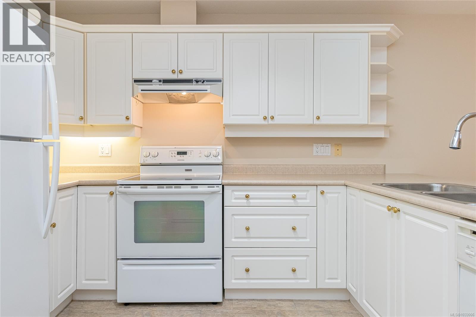 #9 850 ARBUTUS ST - 5