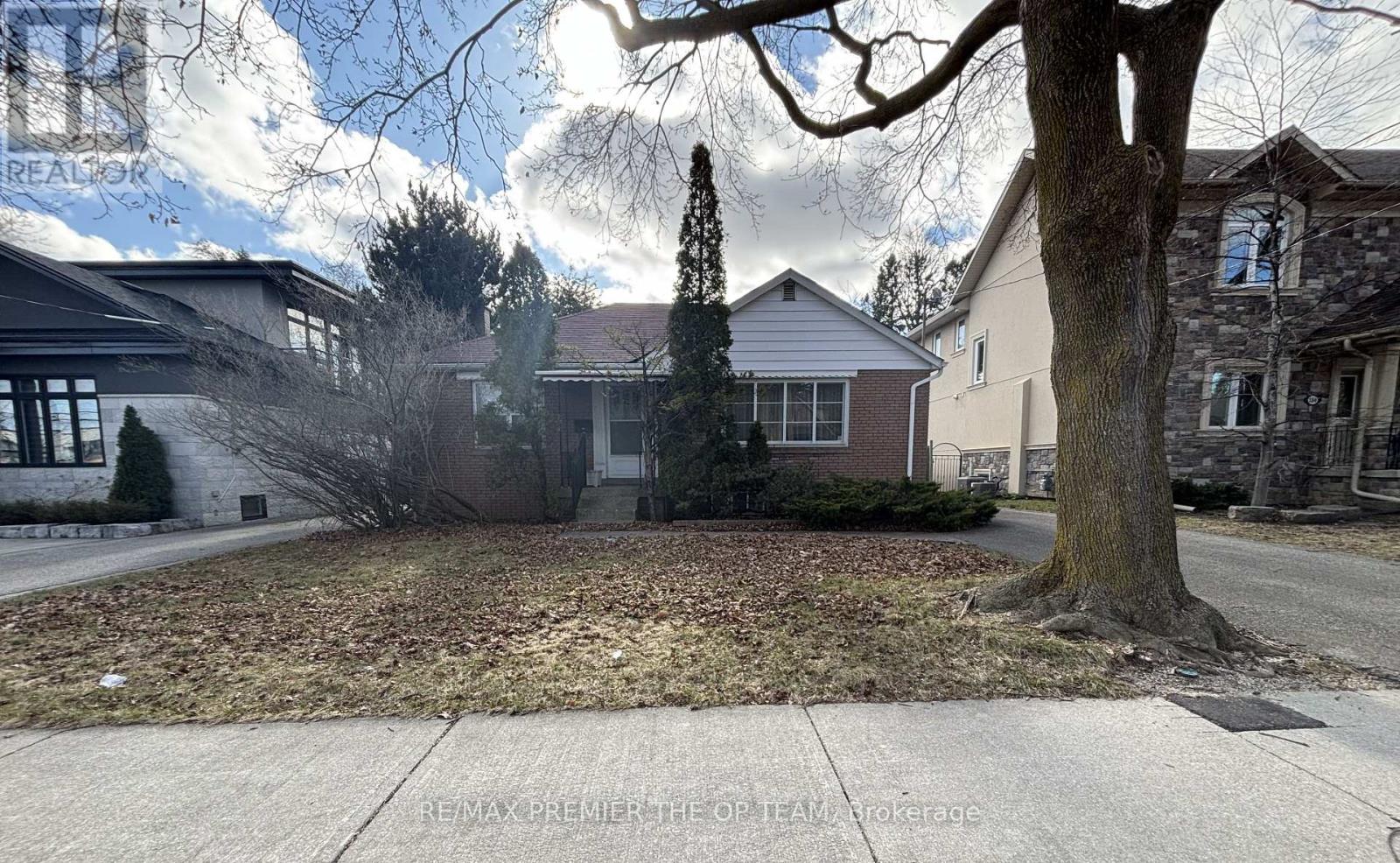 Listing photo of LOWER - 148 MARTIN GROVE ROAD