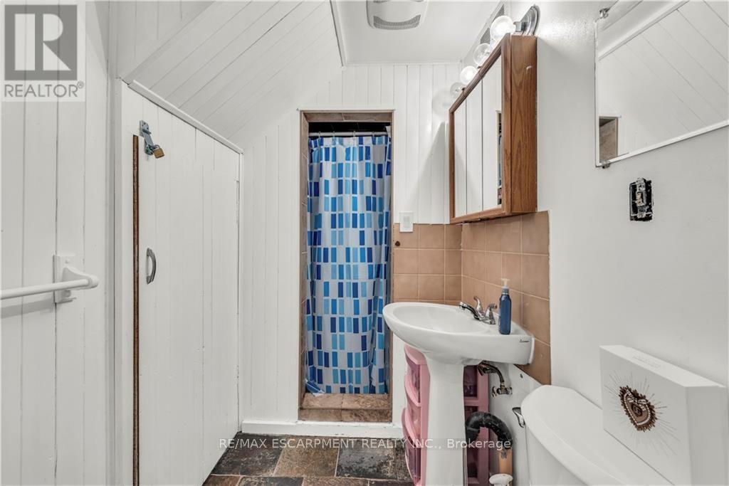 39 BLAND AVENUE - 32