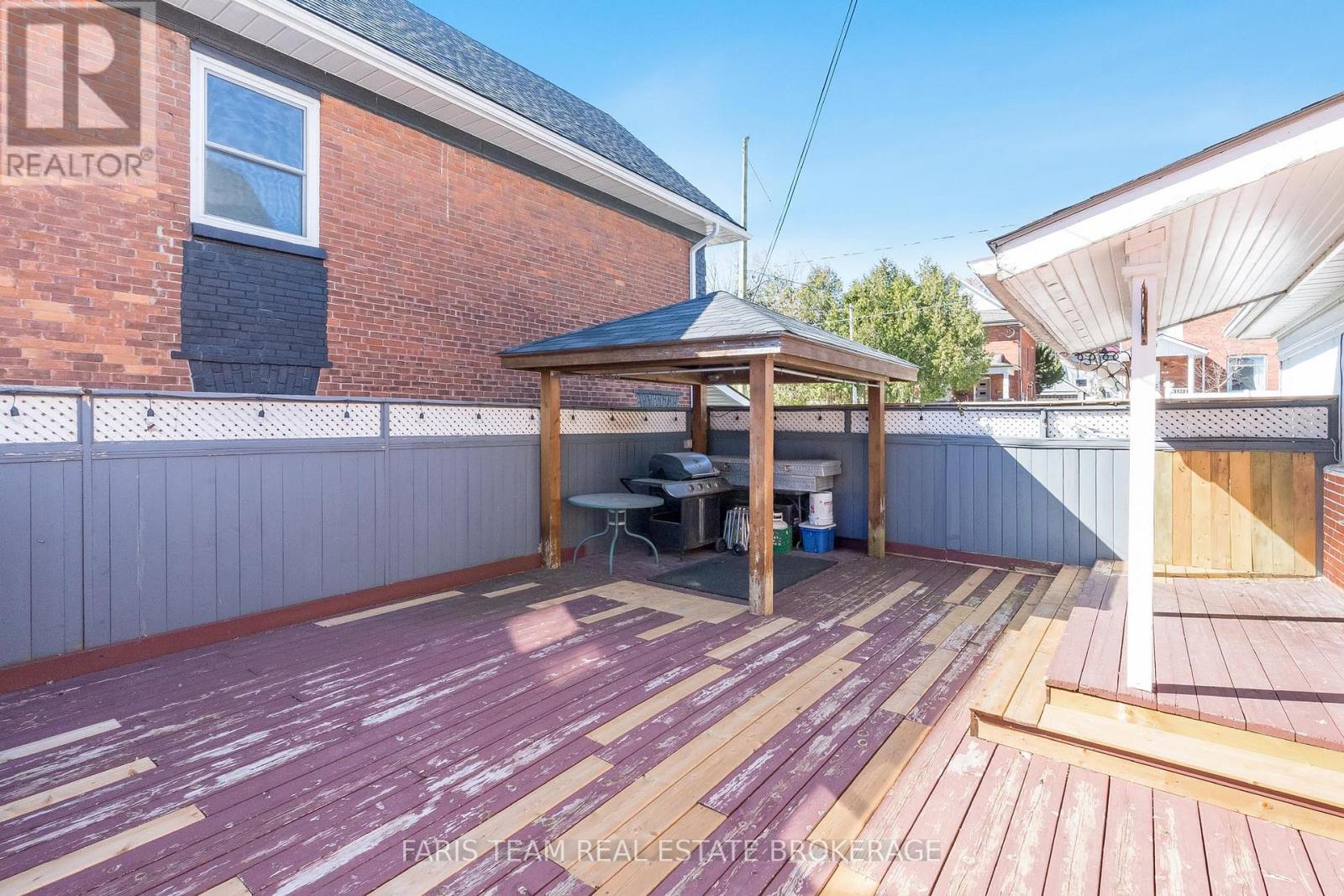 240 LACLIE STREET - 25