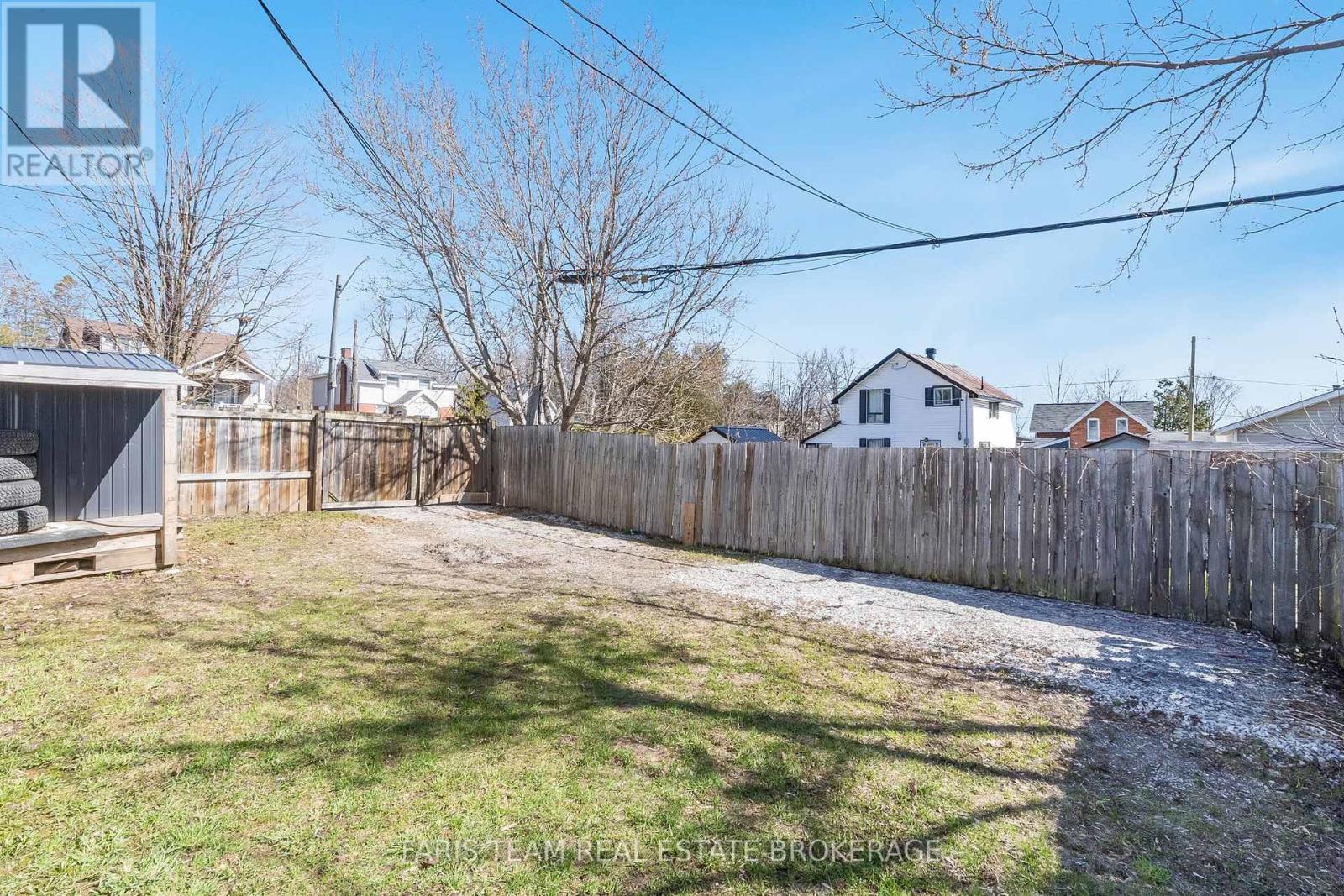 240 LACLIE STREET — photo 27