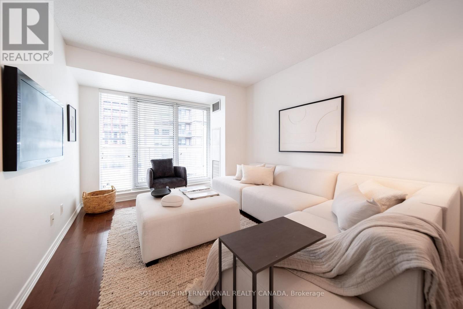 1105 - 230 KING STREET E