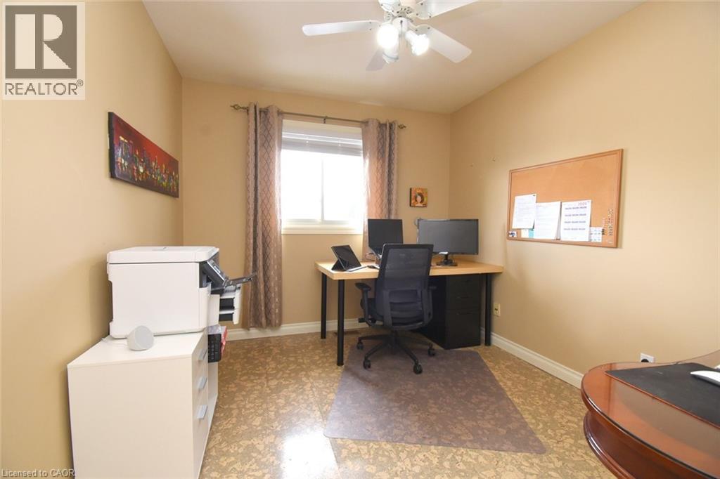 2952 POWERLINE Road W - 27