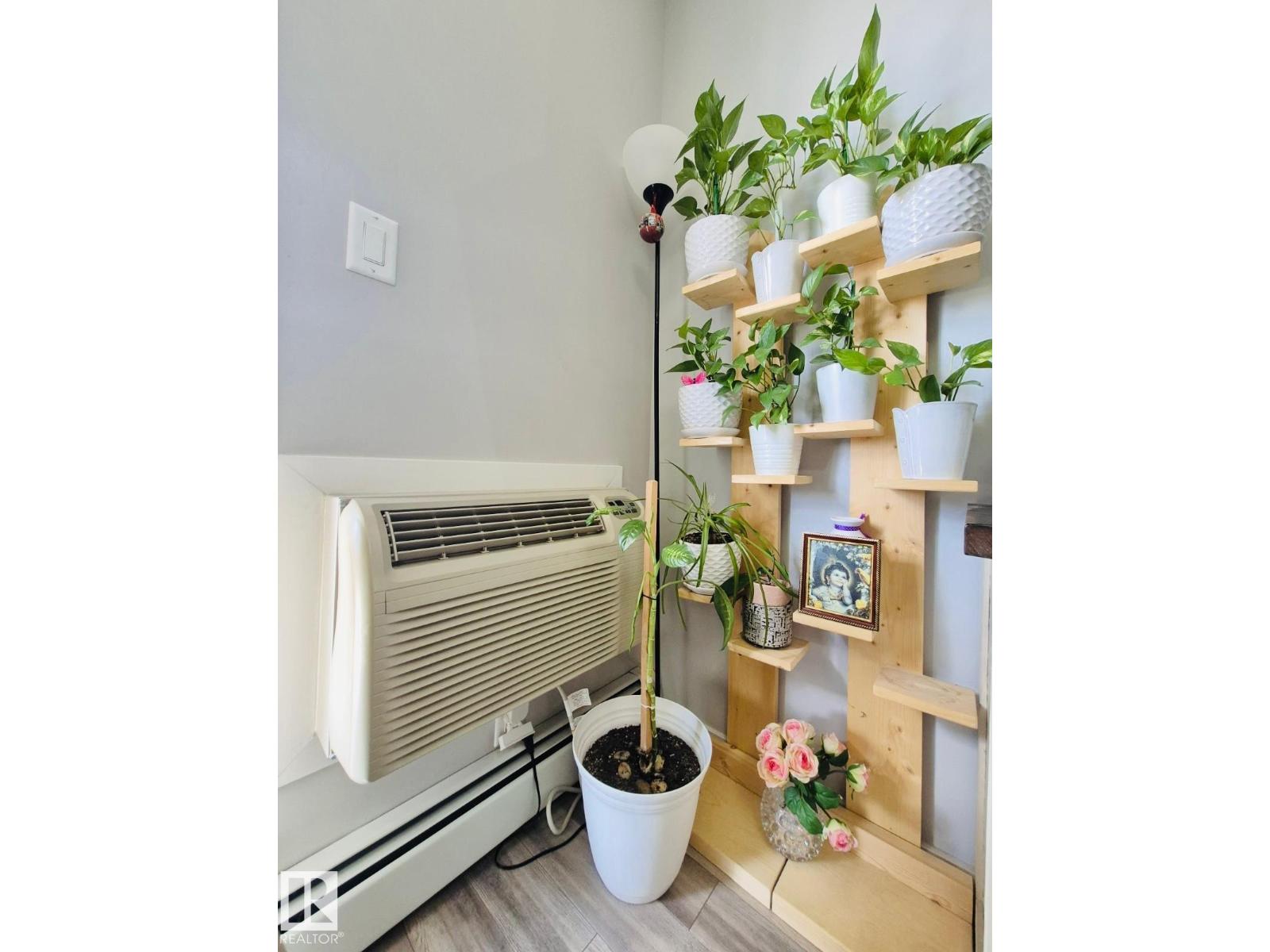 #303 812 welsh DR SW, Edmonton