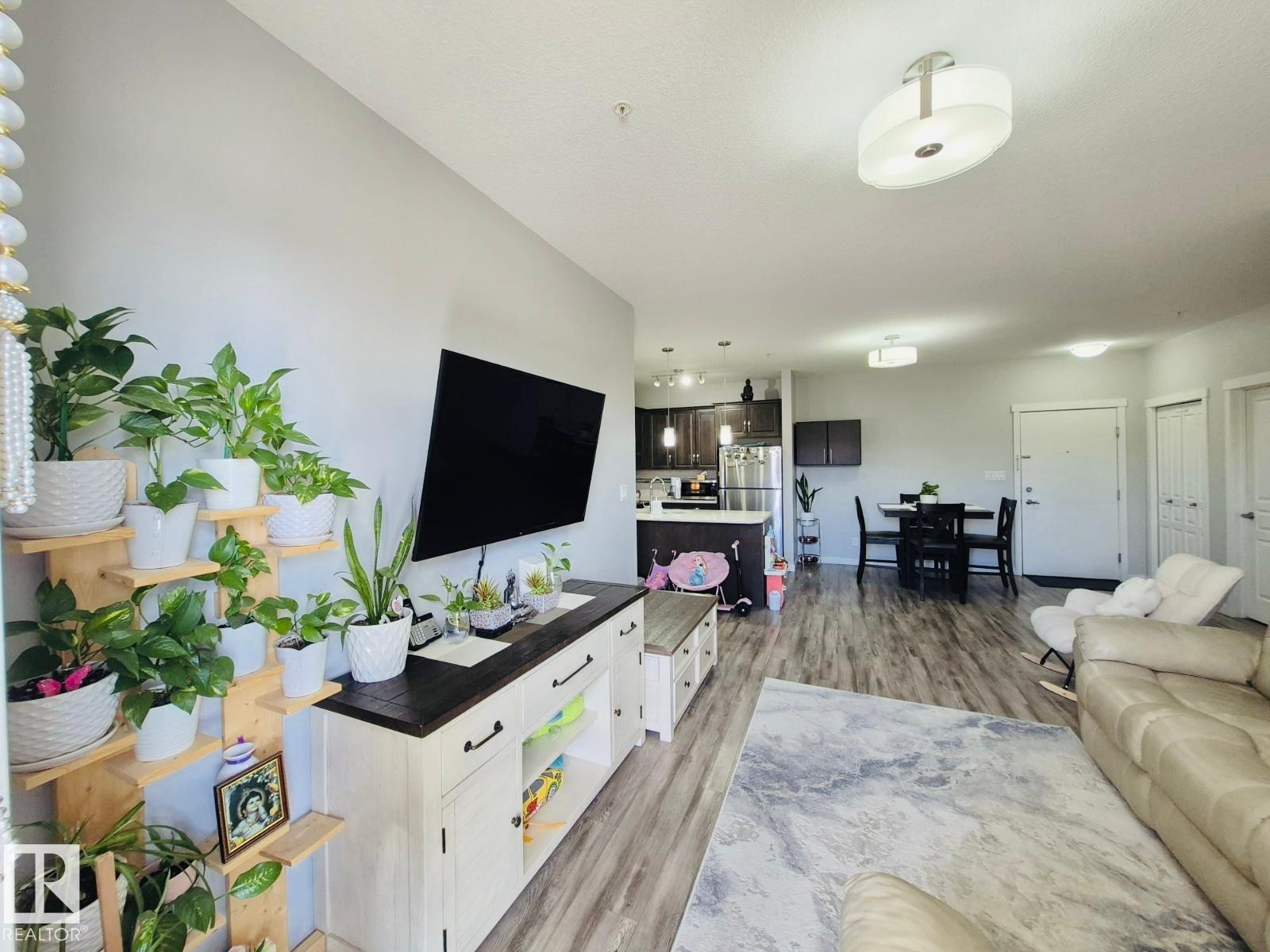 #303 812 welsh DR SW, Edmonton