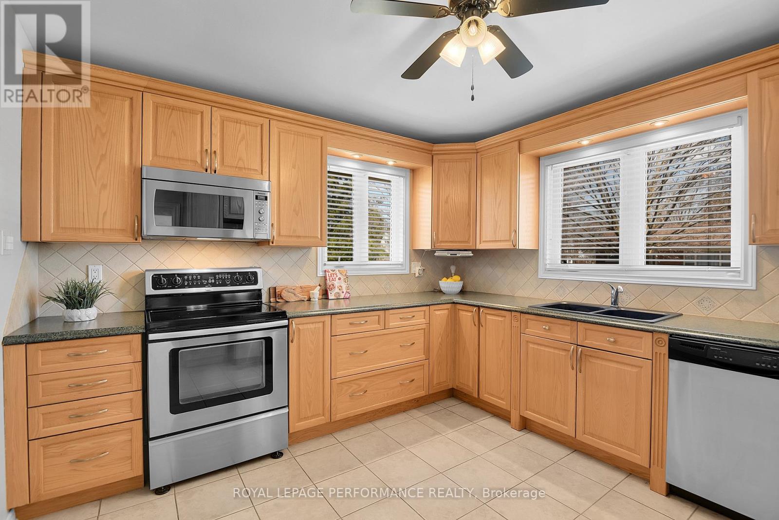 Light, bright Kitchen w/stainless appliances
