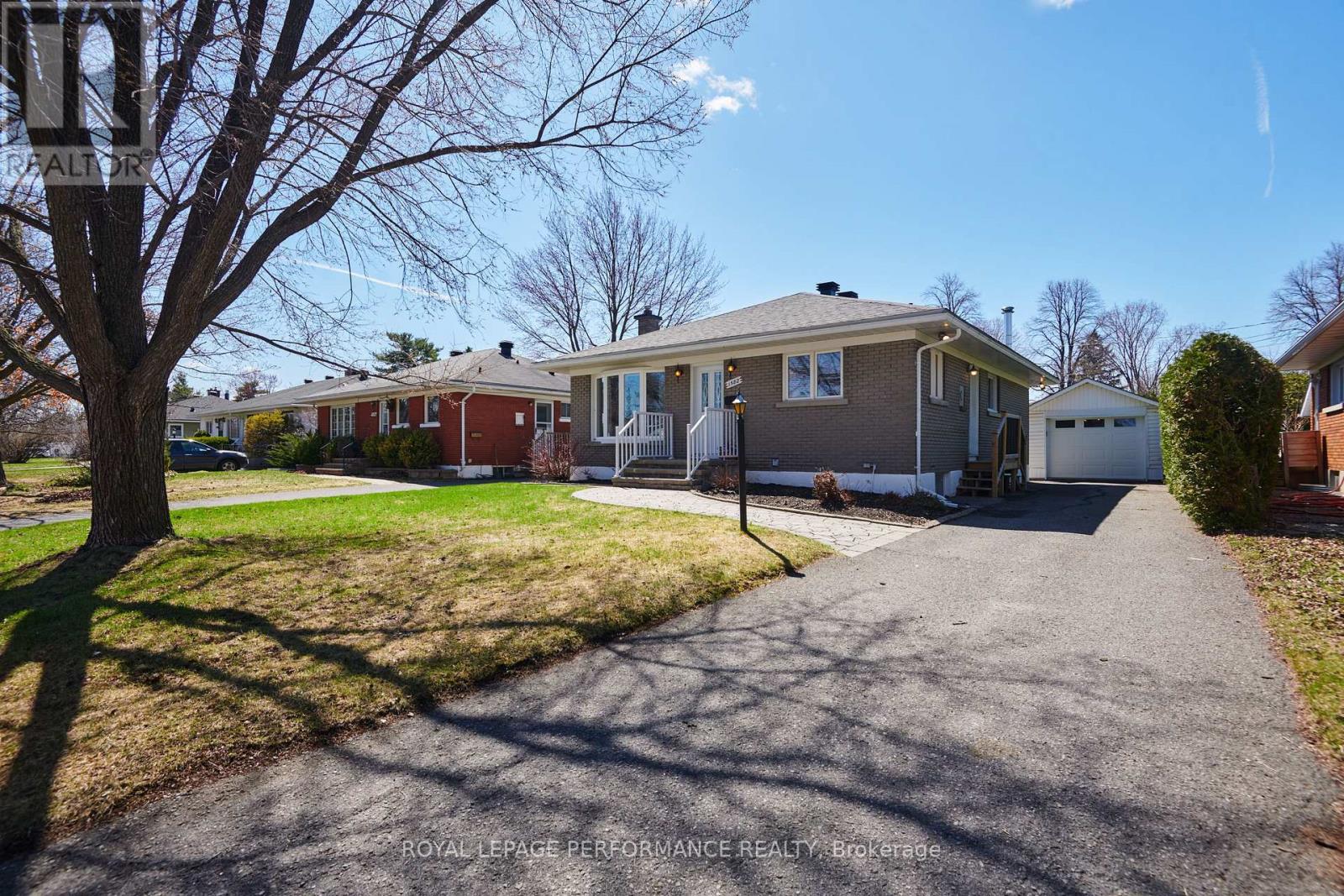 1582 DIGBY STREET - 2