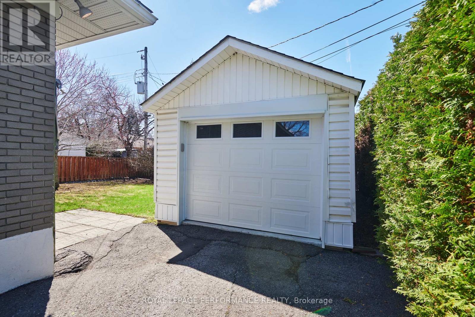 Detached garage