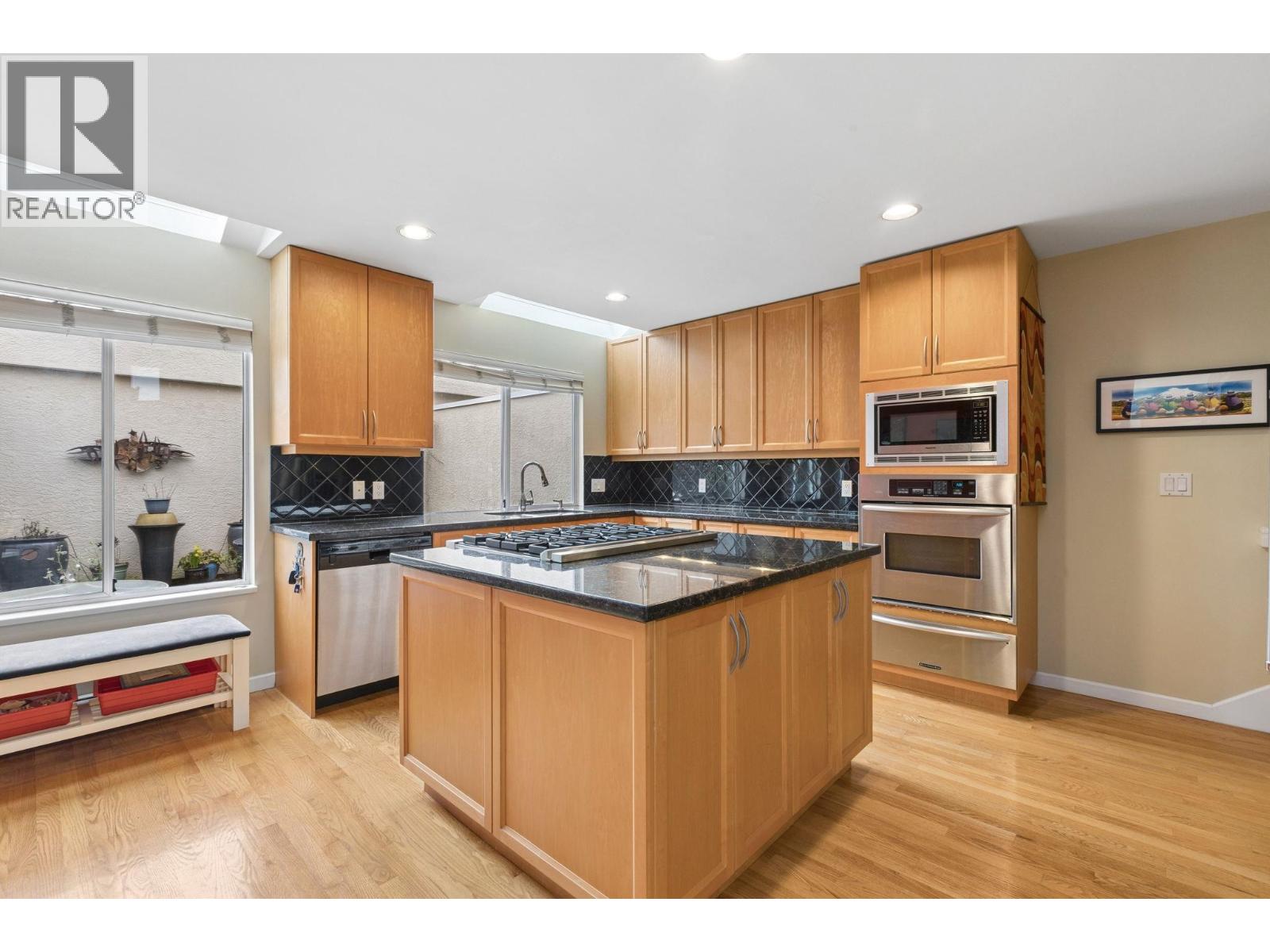 2333 BELLEVUE AVENUE, West Vancouver