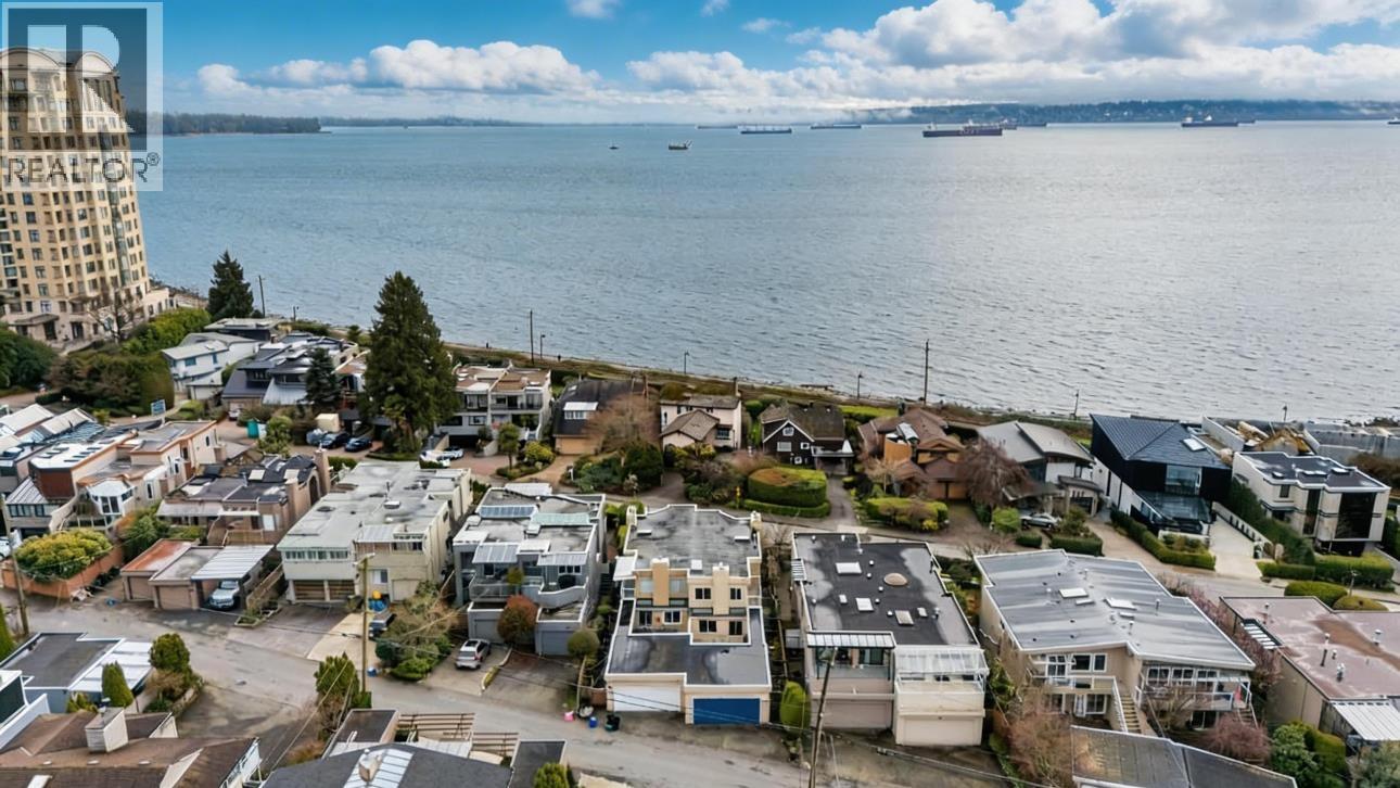 2333 BELLEVUE AVENUE, West Vancouver