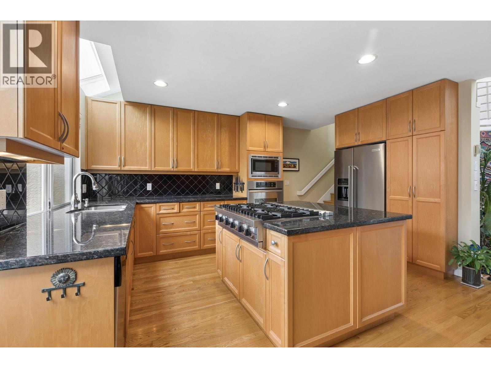 2333 BELLEVUE AVENUE, West Vancouver