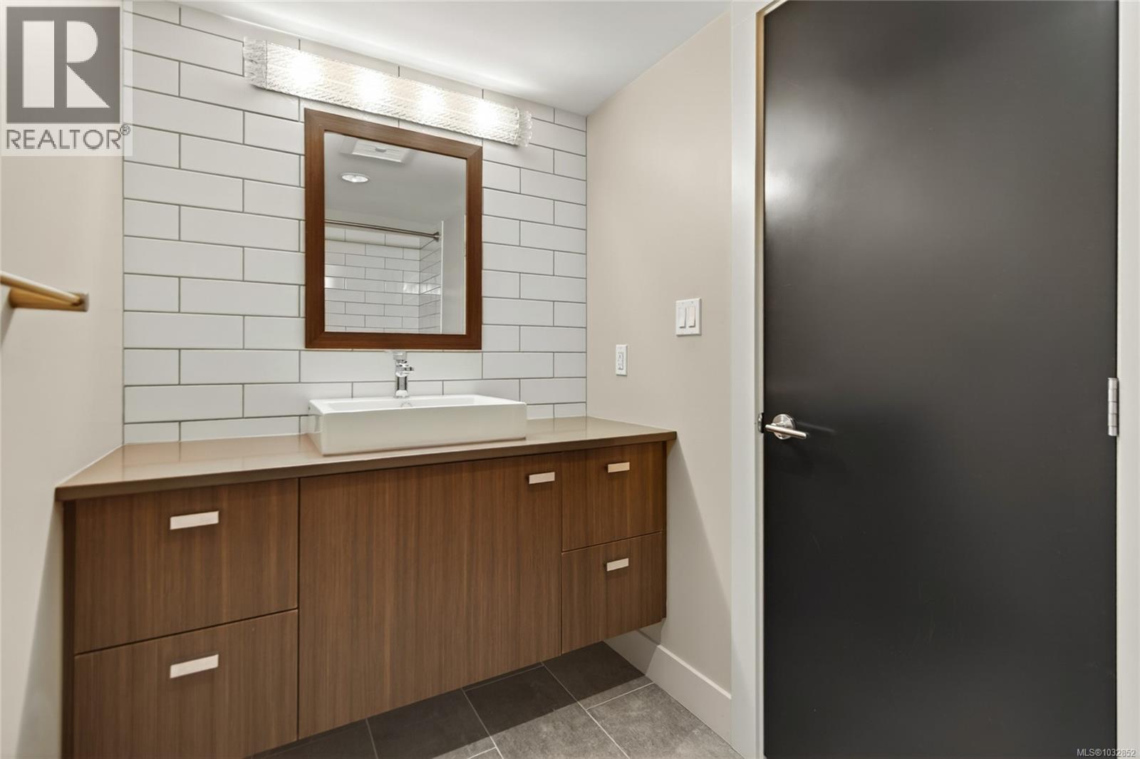 #307 1978 Cliffe Ave - 16