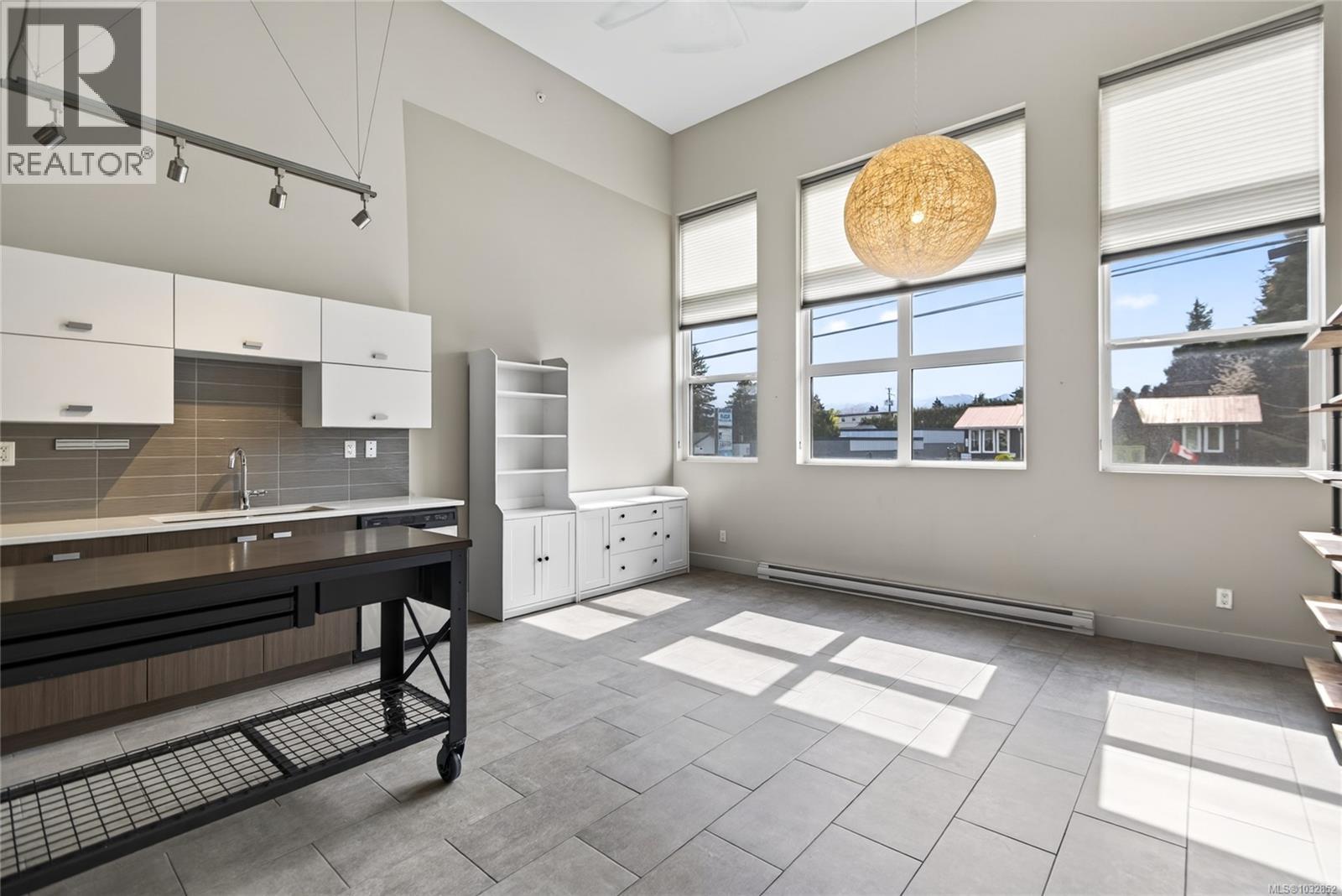 #307 1978 Cliffe Ave - 4