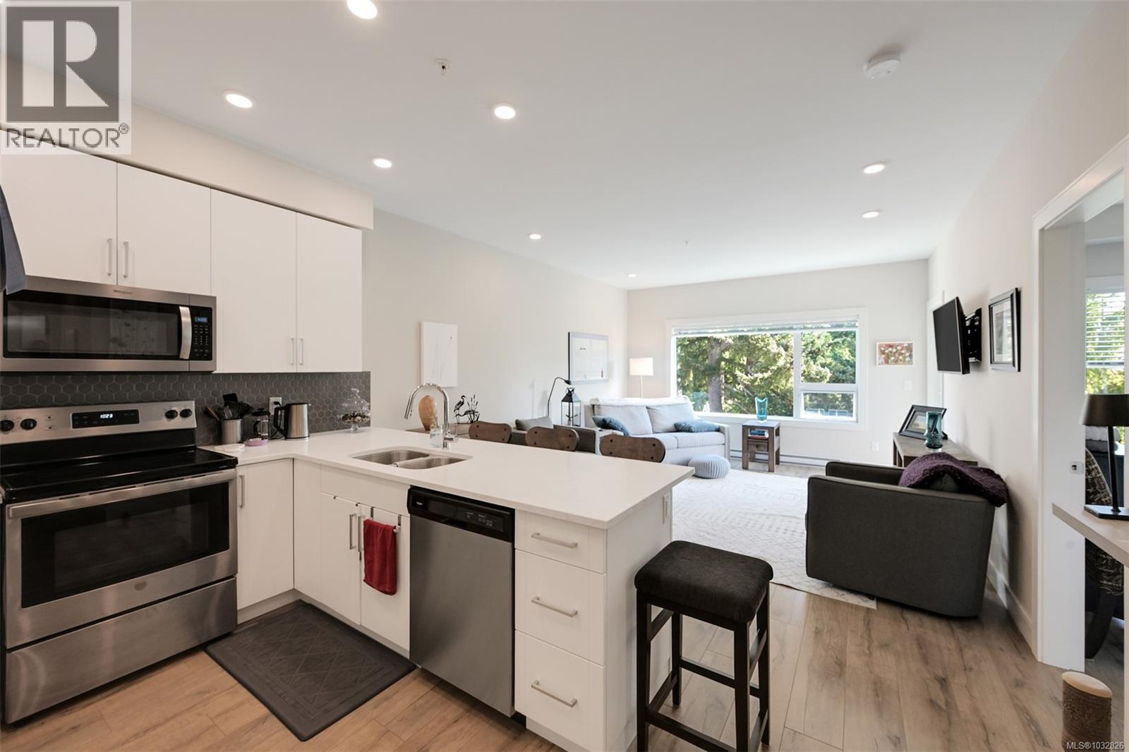 #408 280 Island Hwy - 14