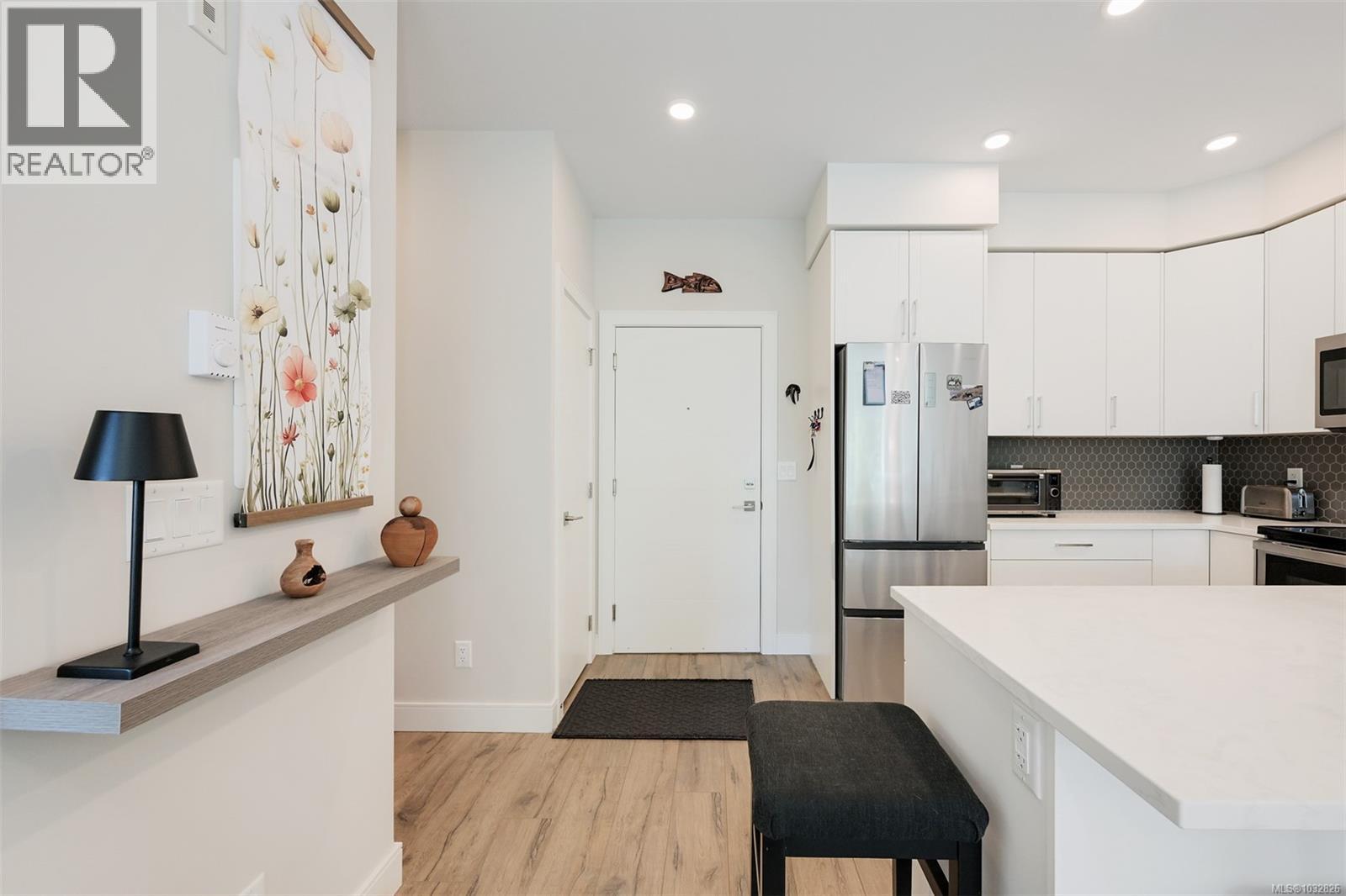 #408 280 Island Hwy - 5