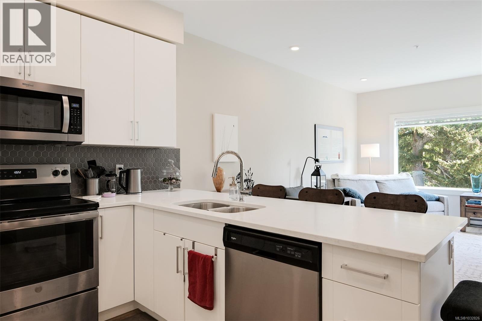 #408 280 Island Hwy - 9