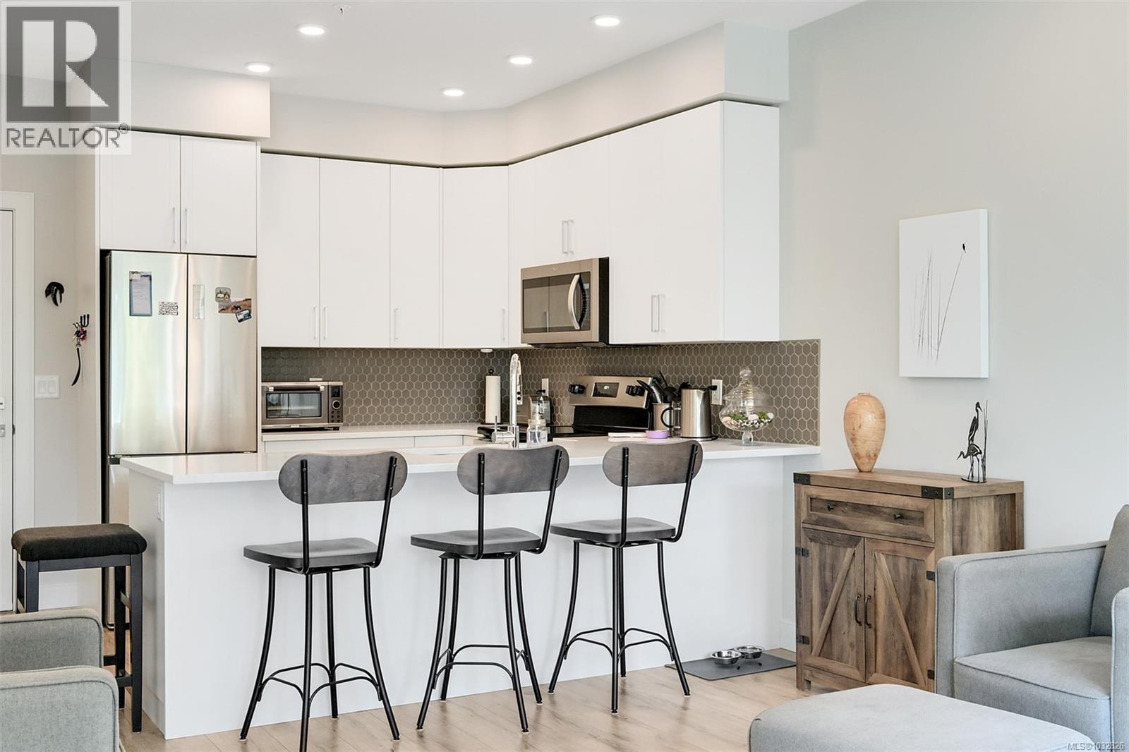 #408 280 Island Hwy - 11