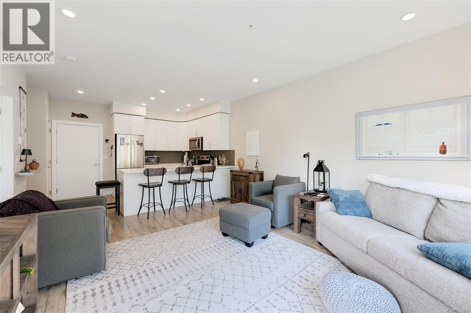 #408 280 Island Hwy - 16