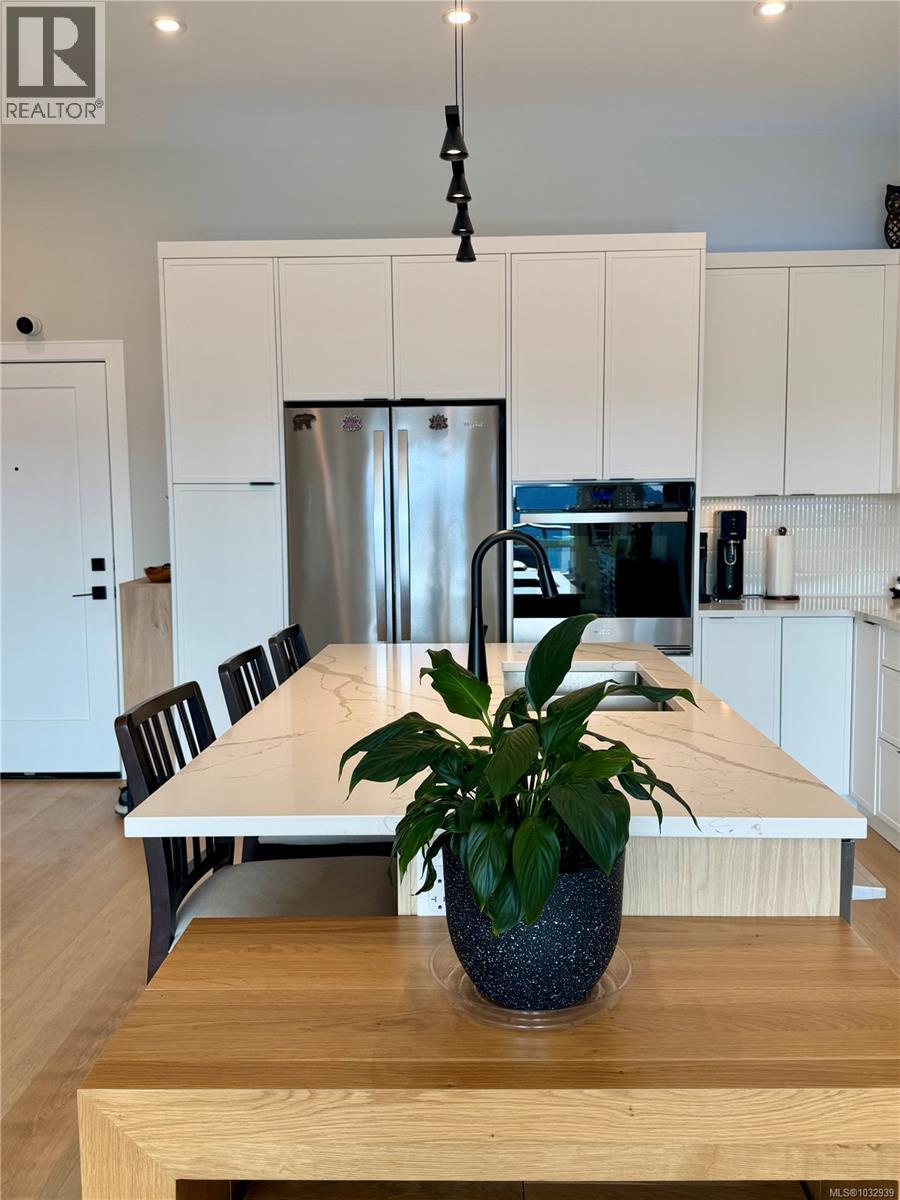 614 1810 Selenite Place, Langford