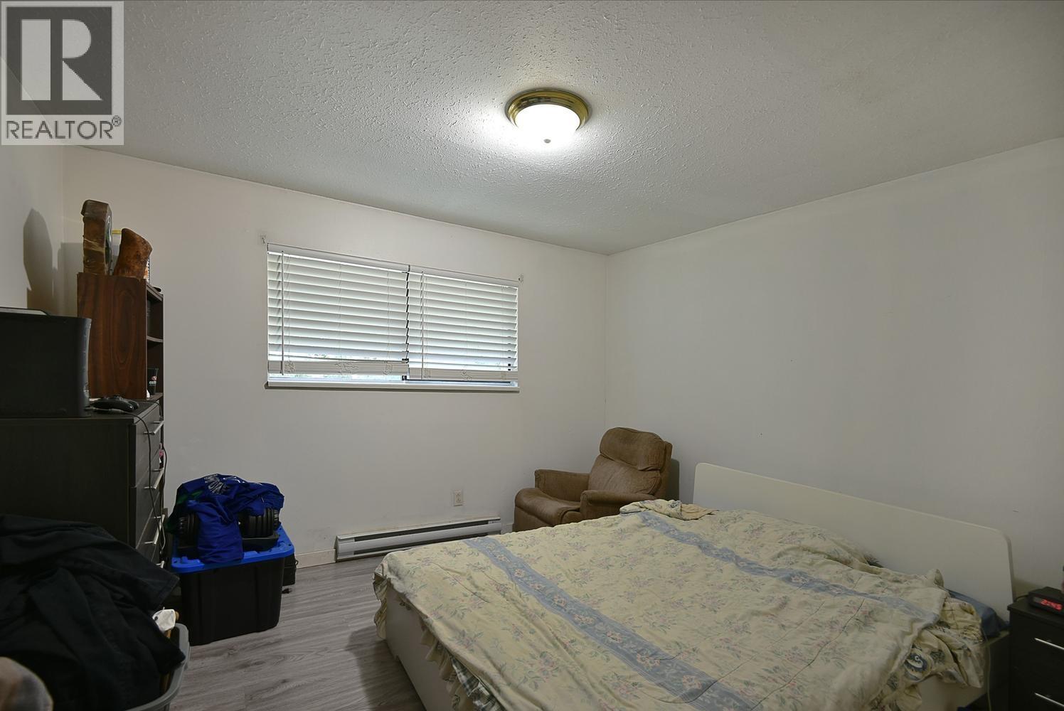 5727 TRAIL AVENUE, Sechelt