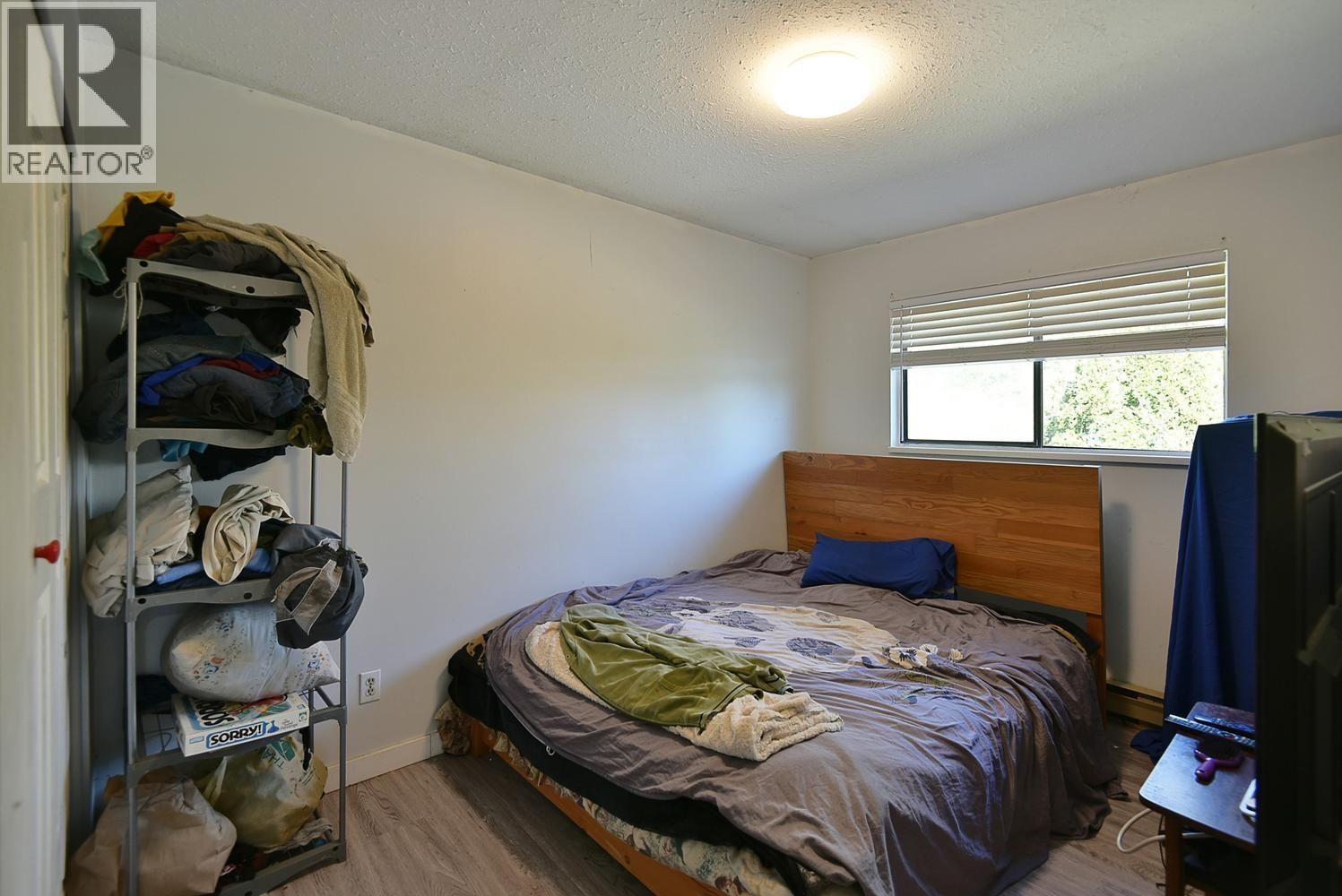 5727 TRAIL AVENUE, Sechelt